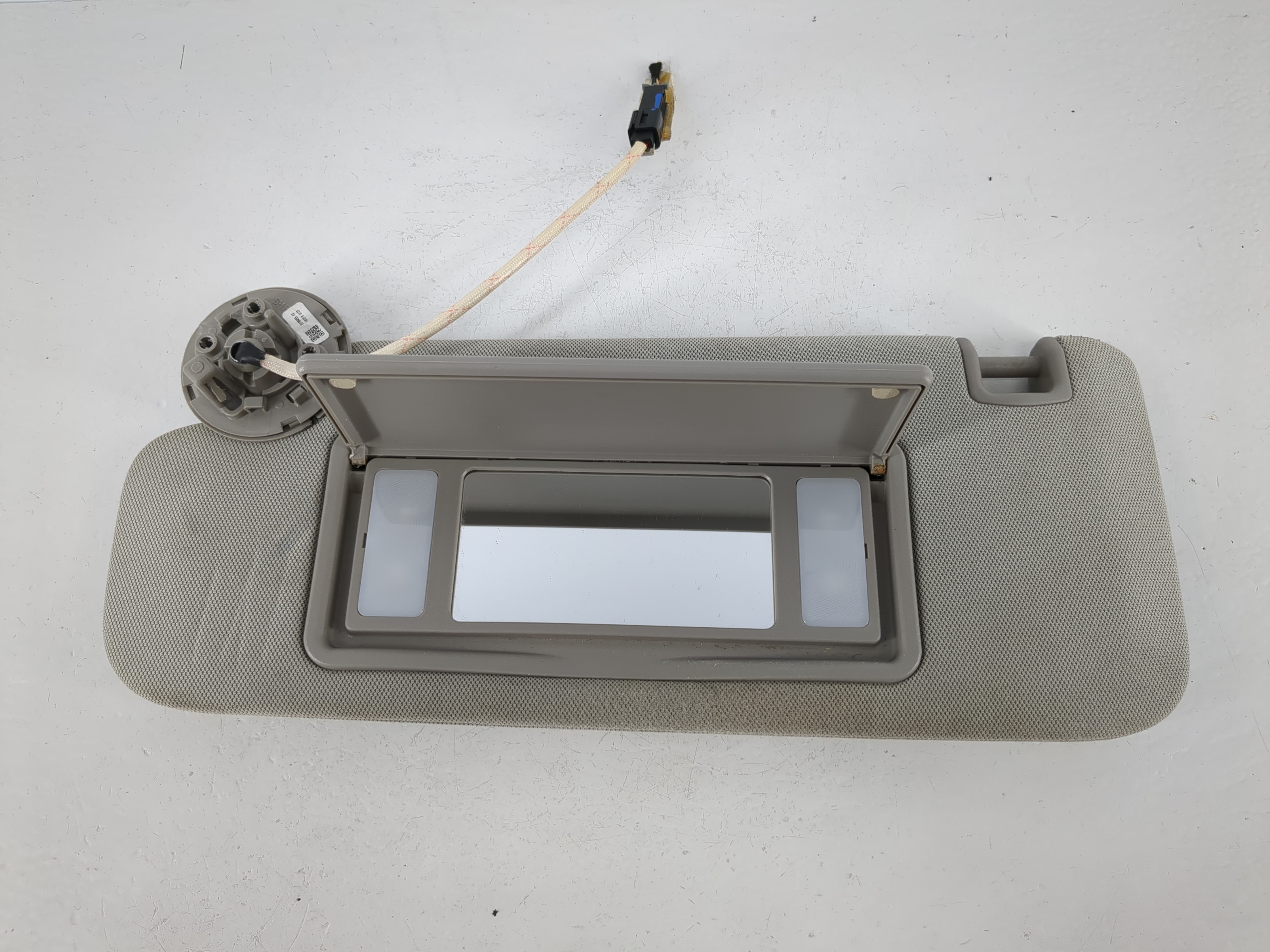 2014-2020 Chevrolet Impala Driver Sun Visor Mirror Left Sunvisor Gray 1095464 - Oemusedautoparts1.com