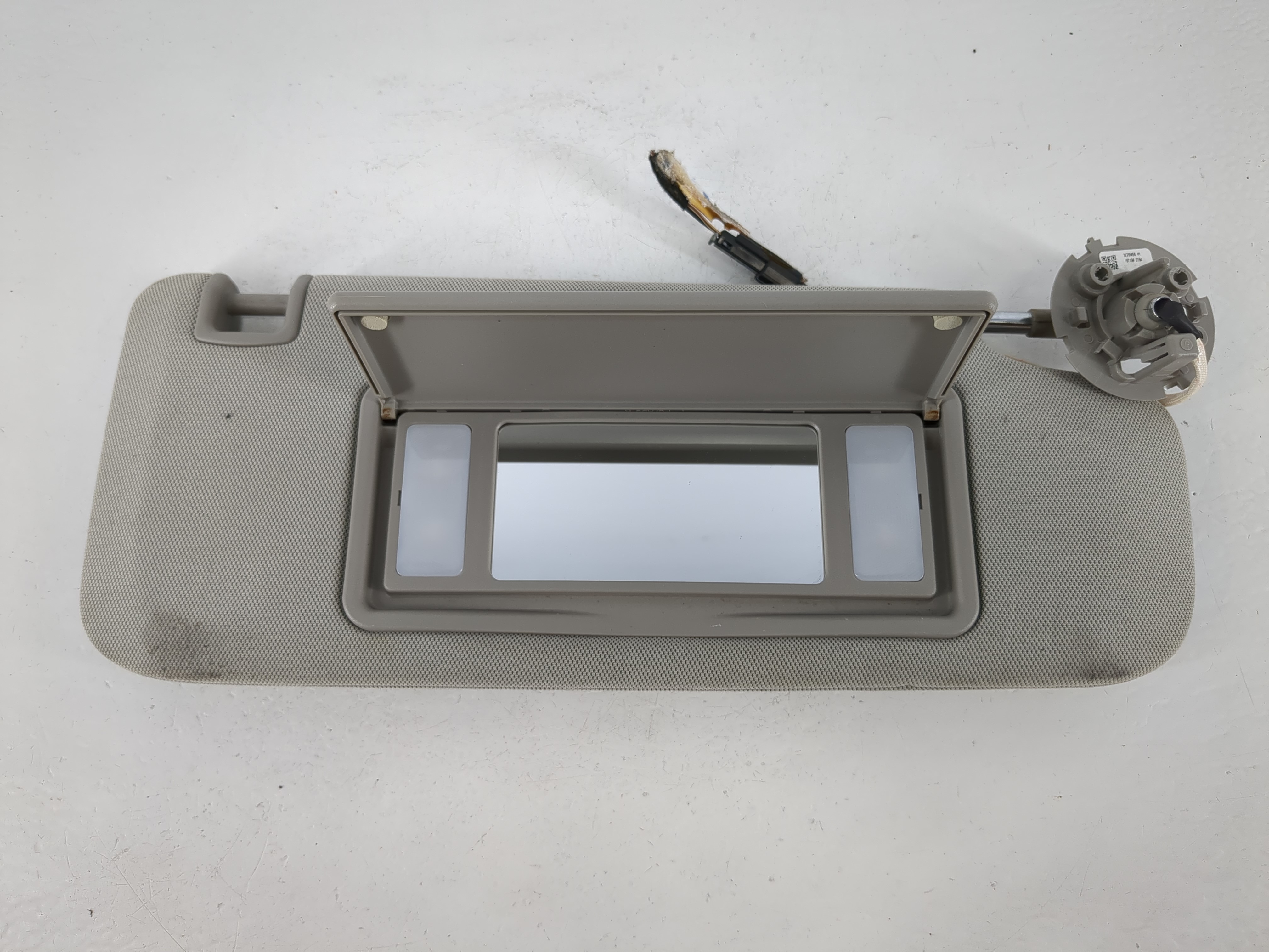 2014-2020 Chevrolet Impala Passenger Sun Visor Mirror Right Sunvisor 1095466 - Oemusedautoparts1.com