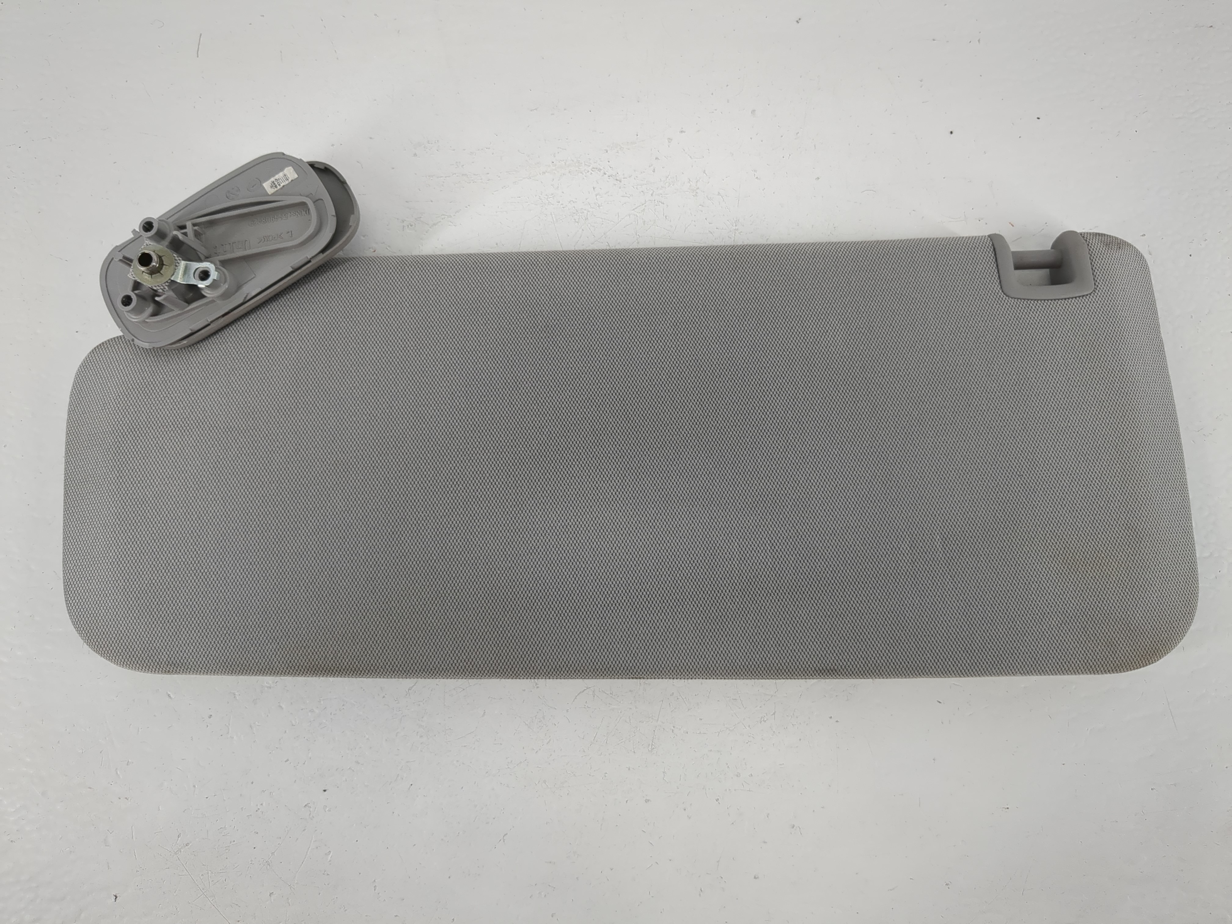 2014-2019 Chevrolet Silverado 1500 Driver Sun Visor Mirror Left Sunvisor 1095470 - Oemusedautoparts1.com