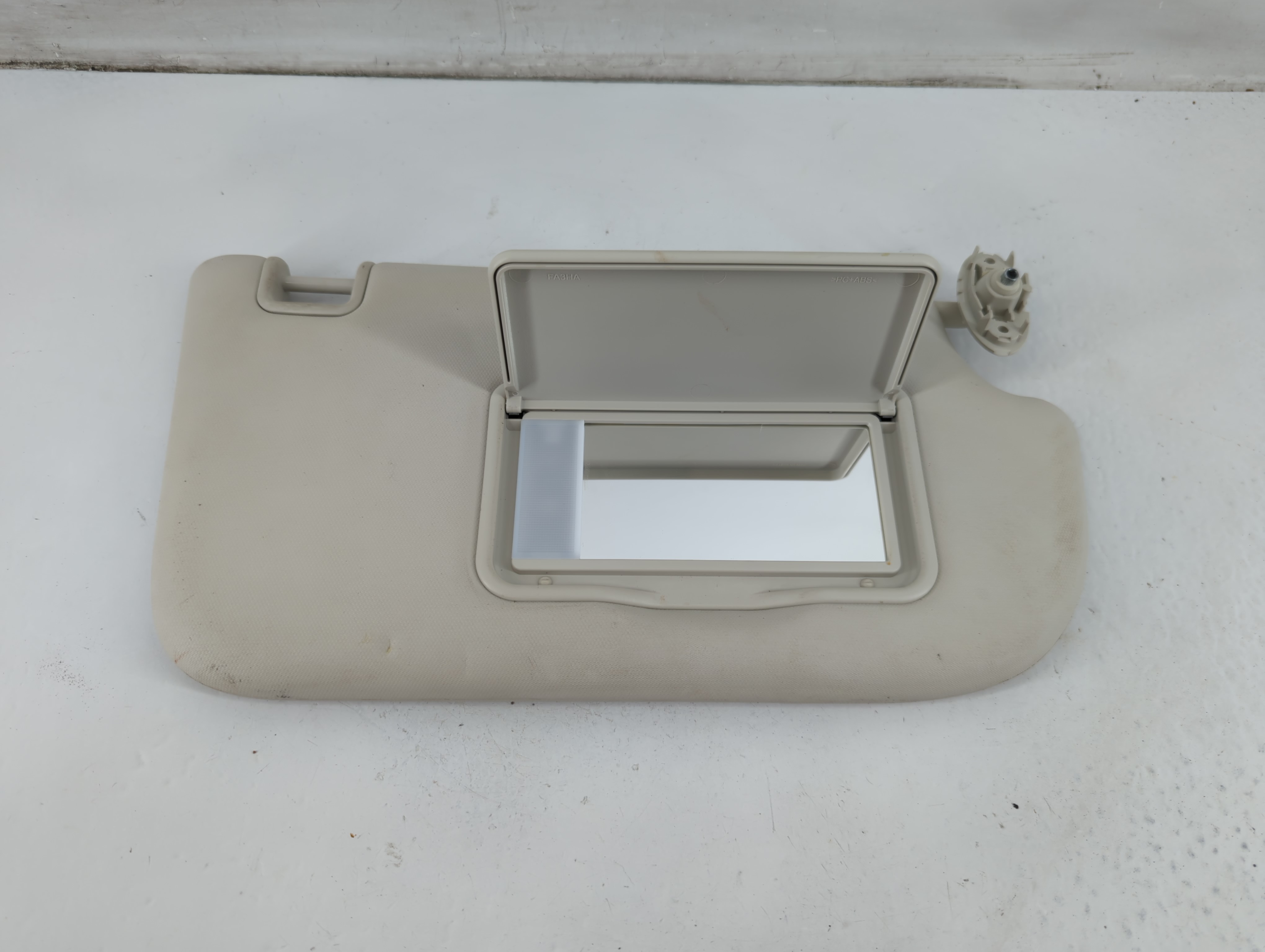 2013-2018 Ford Focus Passenger Sun Visor Mirror Right Sunvisor Cream 1095480 - Oemusedautoparts1.com