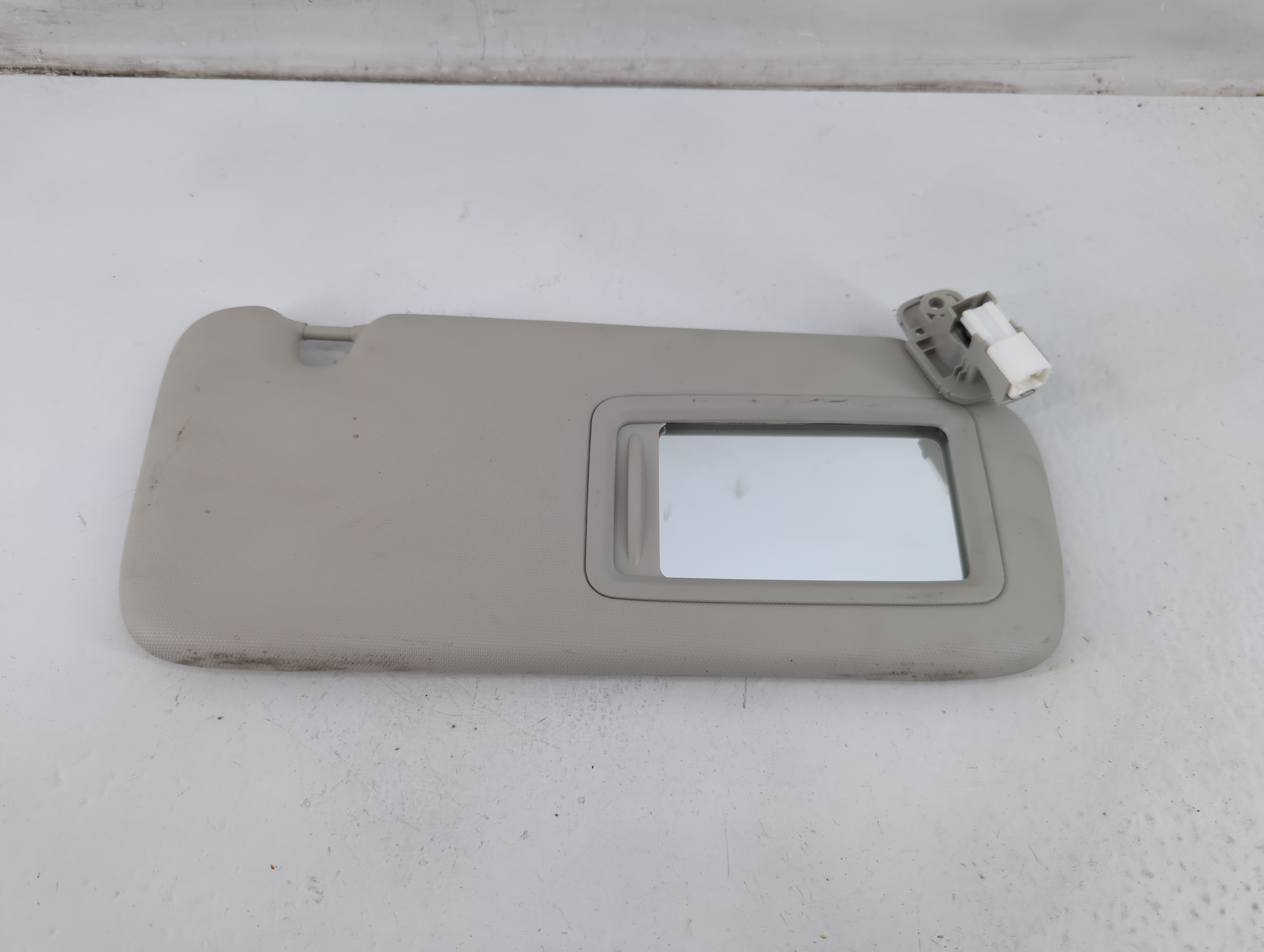 Picture of 2020-2022 Mazda Cx-30 Passenger Sun Visor Mirror Right Sunvisor 1095545