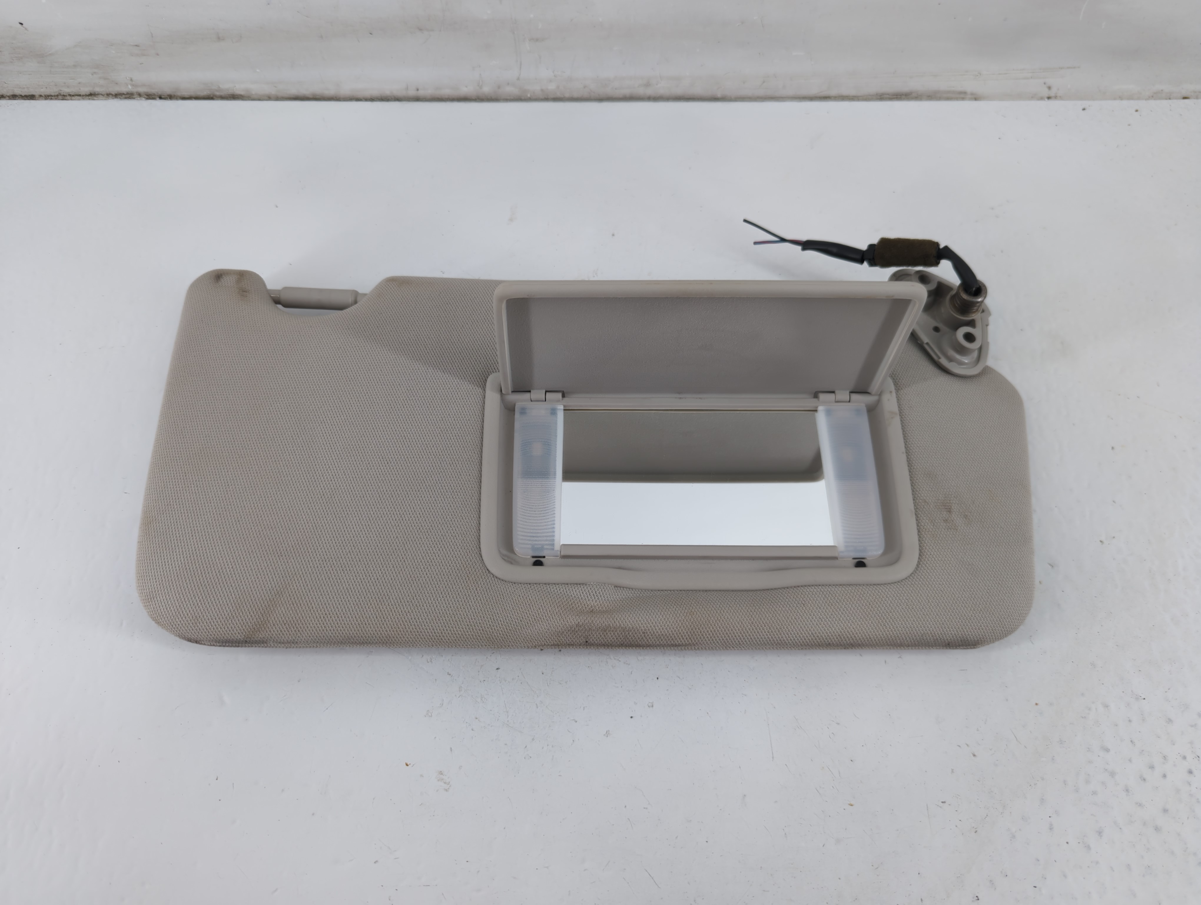 2010-2014 Subaru Legacy Passenger Sun Visor Mirror Right Sunvisor 1095546 - Oemusedautoparts1.com