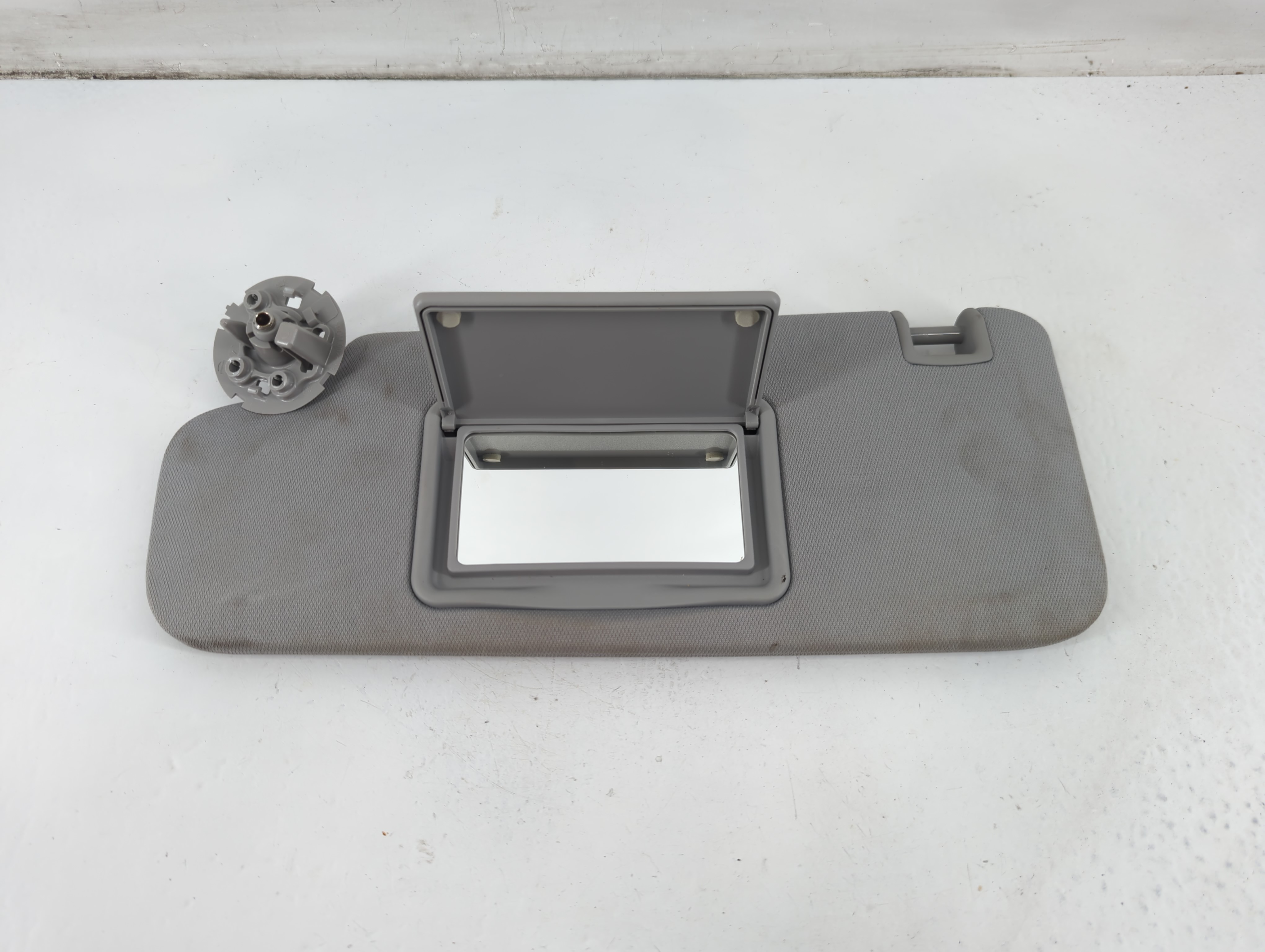 2016-2021 Chevrolet Malibu Passenger Sun Visor Mirror Right Sunvisor 1095550 - Oemusedautoparts1.com