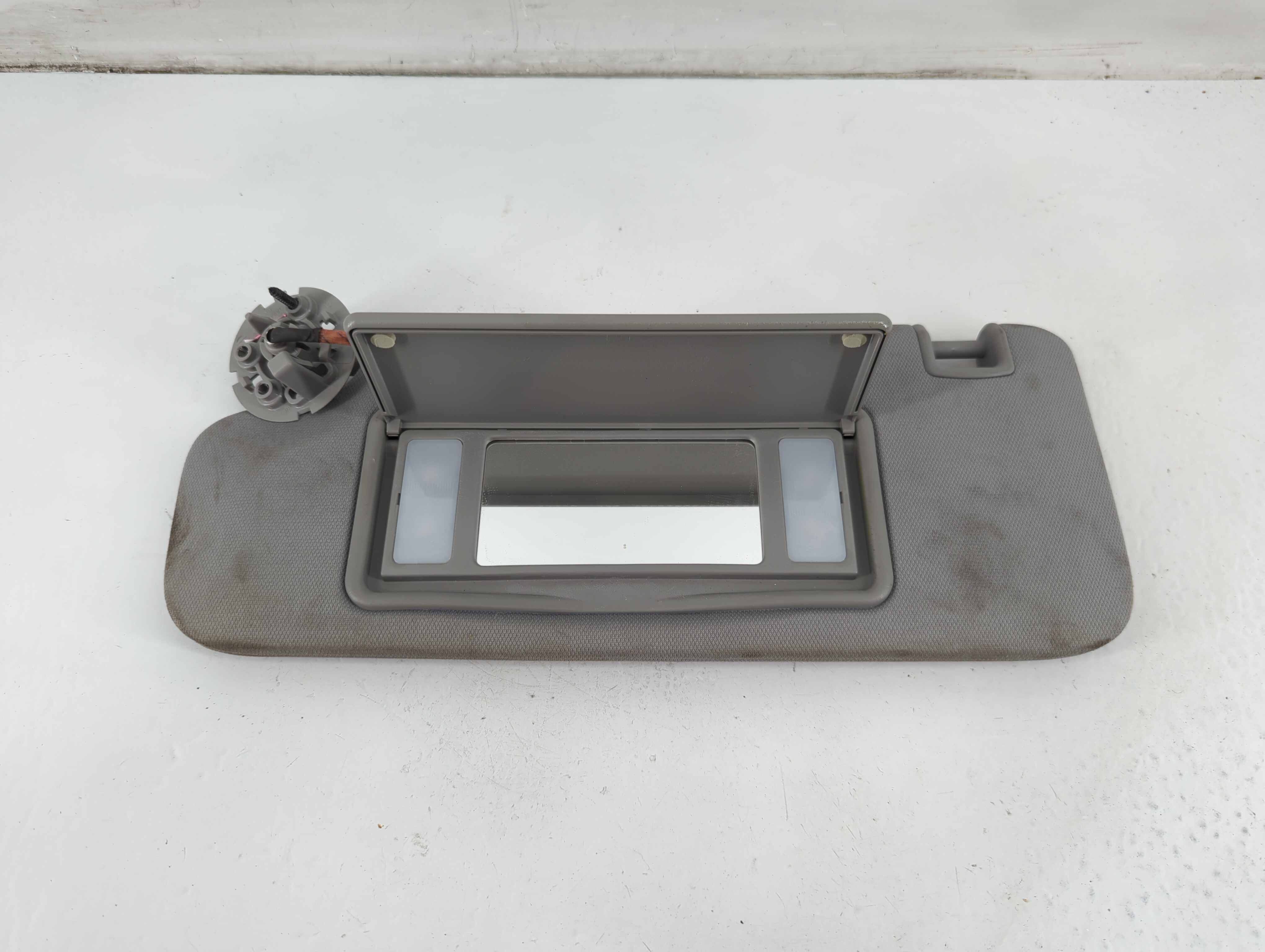 Picture of 2016-2021 Chevrolet Malibu Driver Sun Visor Mirror Left Sunvisor 1095554