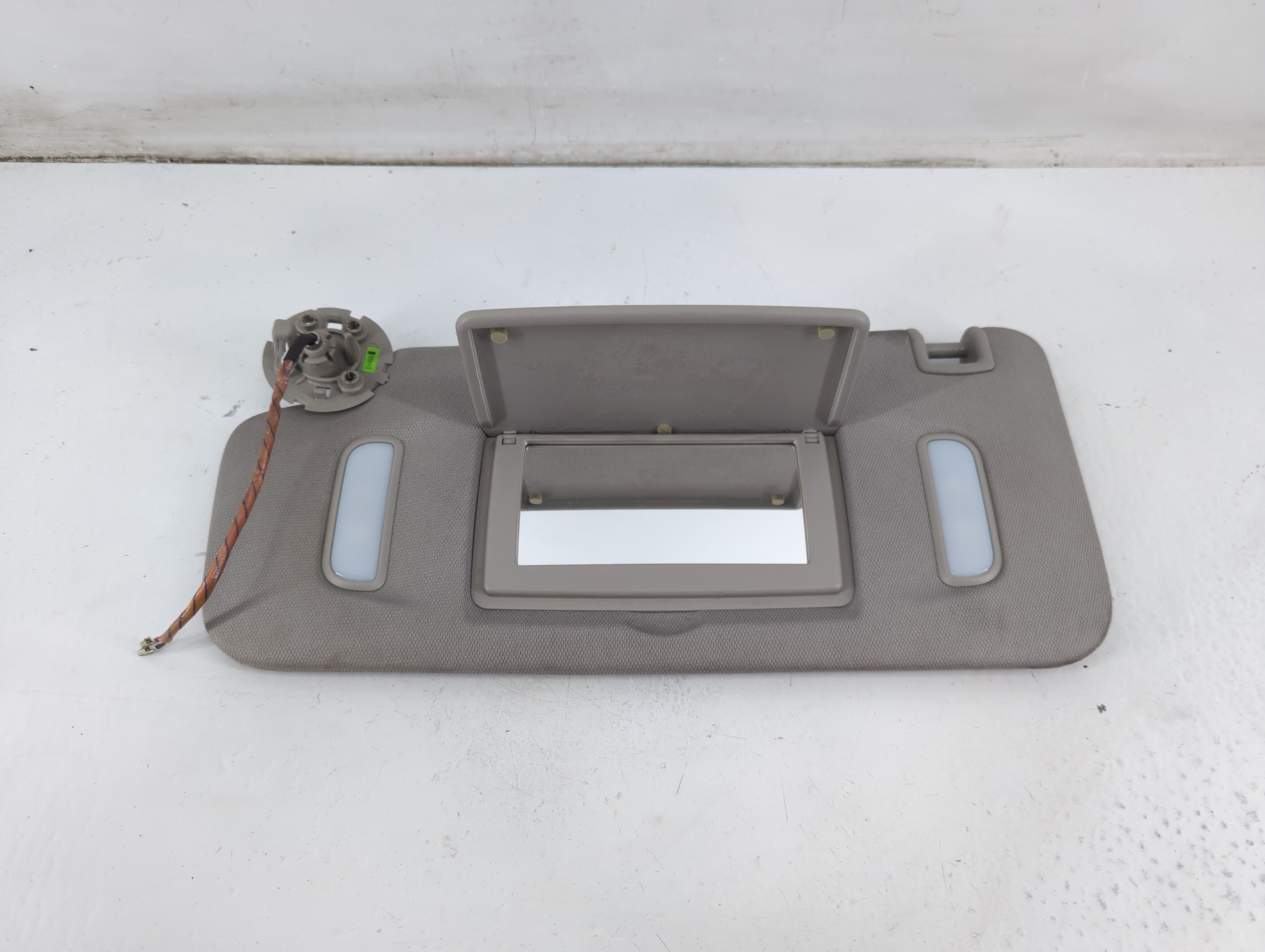 2010-2017 Chevrolet Equinox Driver Sun Visor Mirror Left Sunvisor Gray 1095562 - Oemusedautoparts1.com