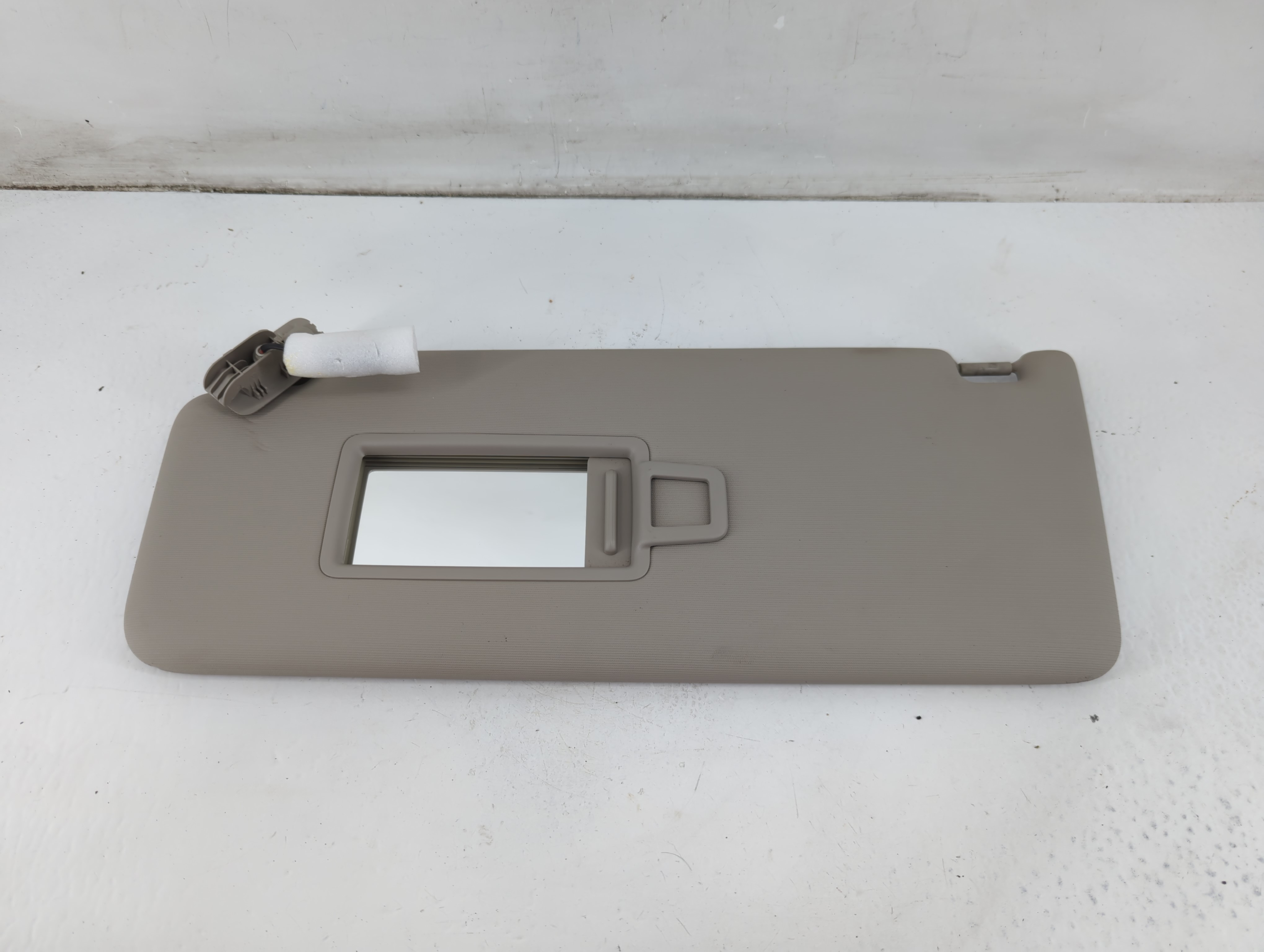 Volkswagen Atlas Driver Sun Visor Mirror Left Sunvisor Grey 1095565 - Oemusedautoparts1.com