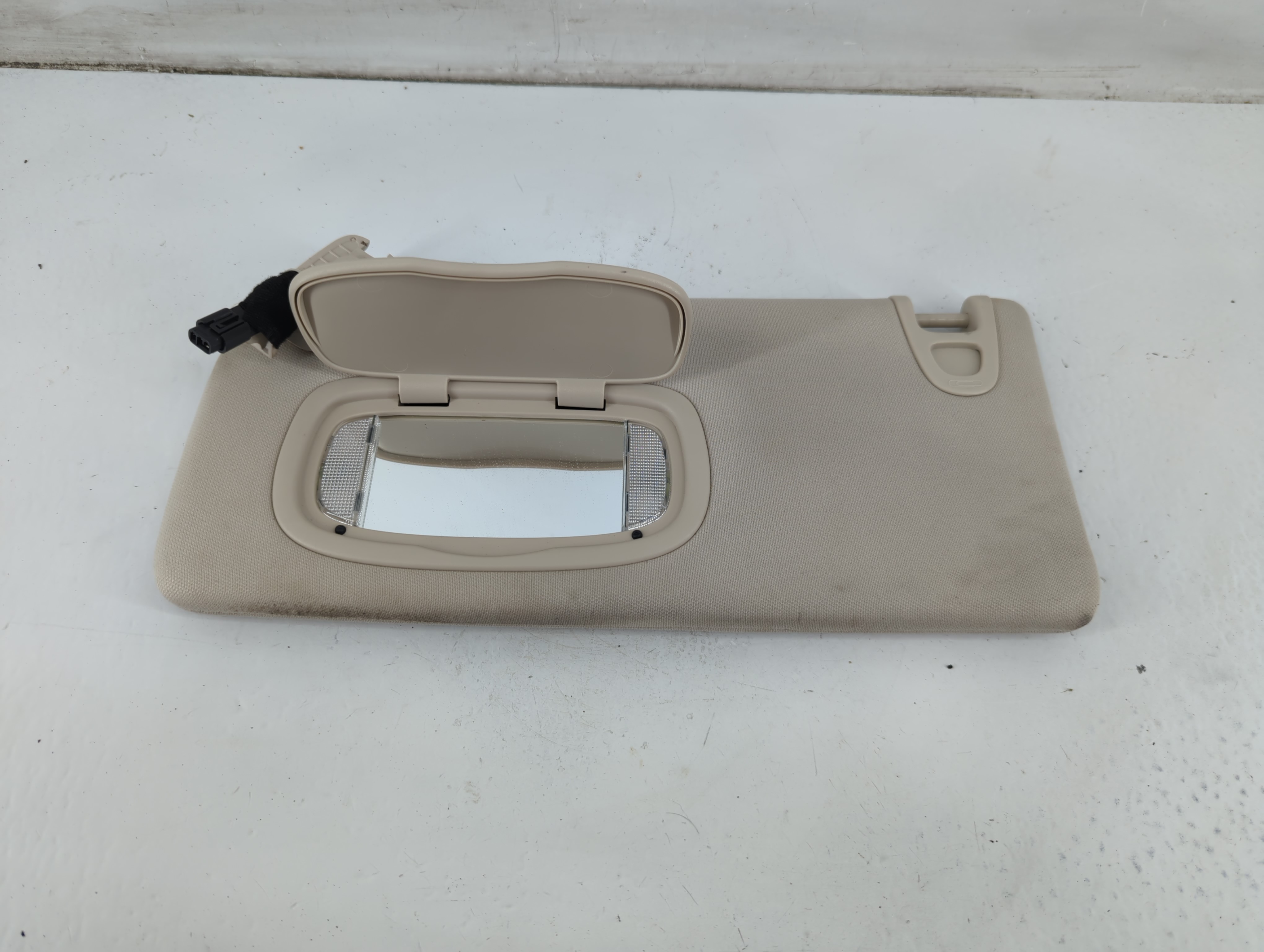 2015-2015 Chrysler 200 Driver Sun Visor Mirror Left Sunvisor Light Beige 1095566 - Oemusedautoparts1.com