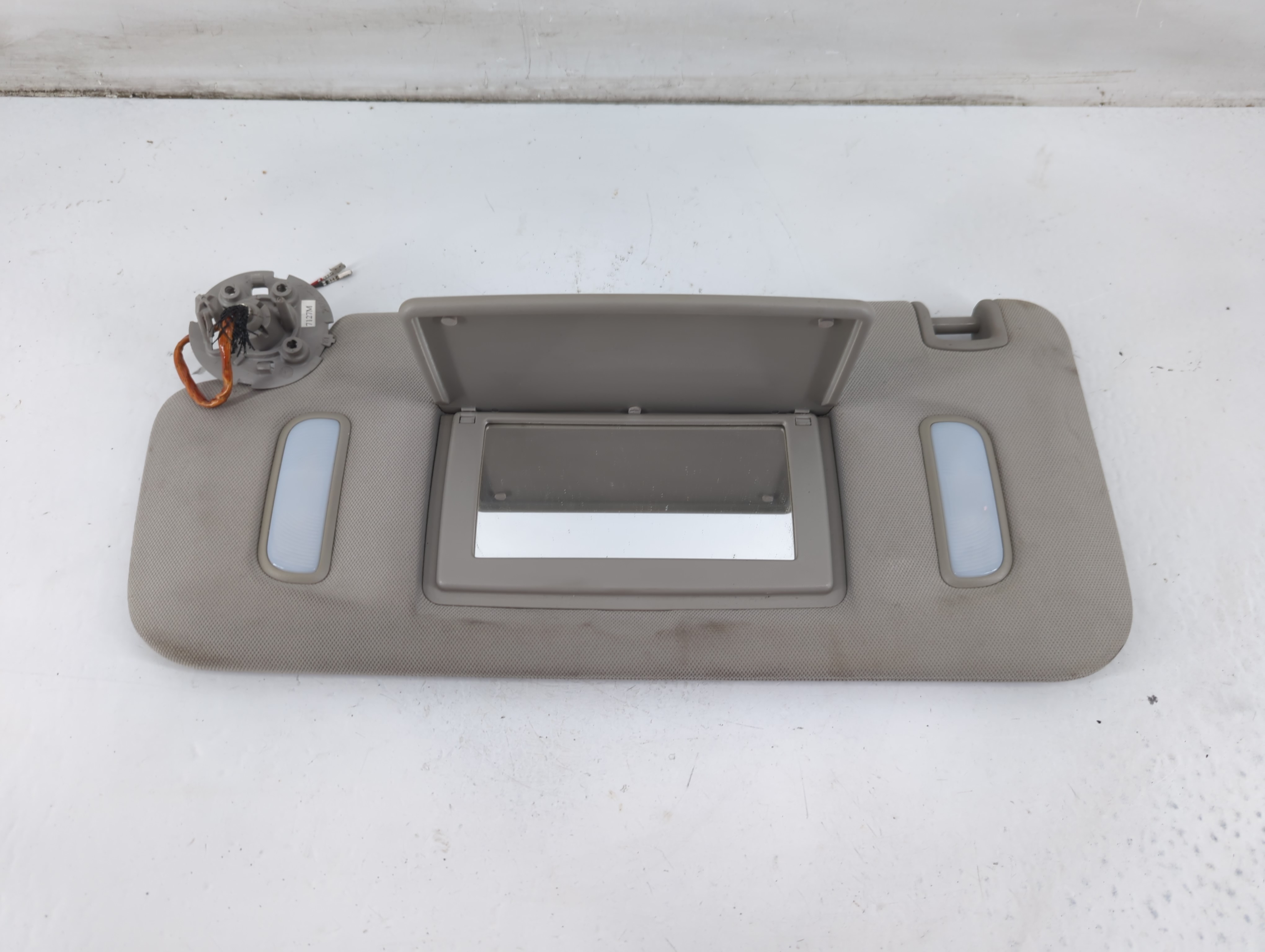 2007-2017 Gmc Acadia Passenger Sun Visor Mirror Right Sunvisor Grey 1095570 - Oemusedautoparts1.com