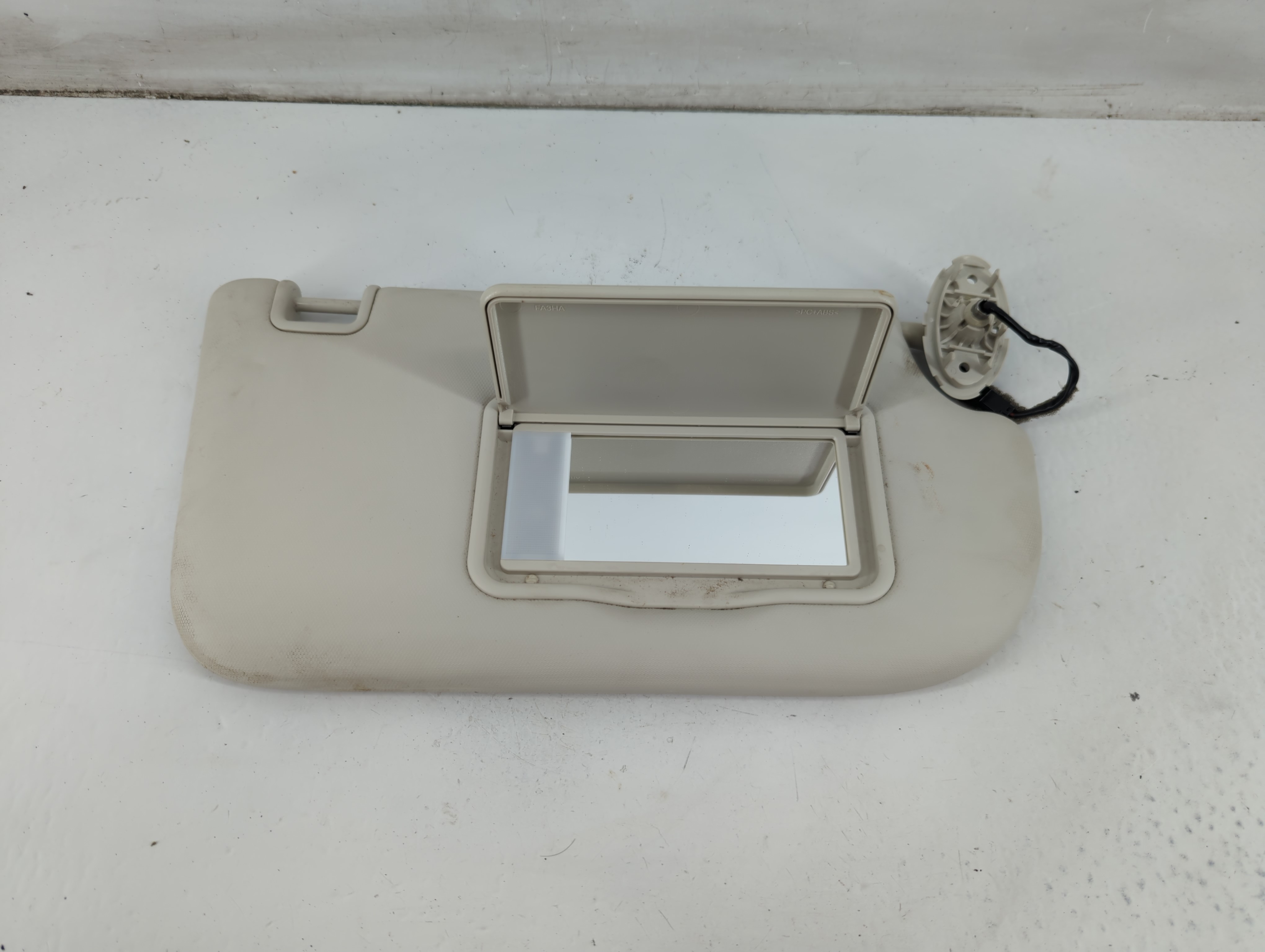 Picture of 2013-2019 Ford Escape Passenger Sun Visor Mirror Right Sunvisor Ivory 1095577