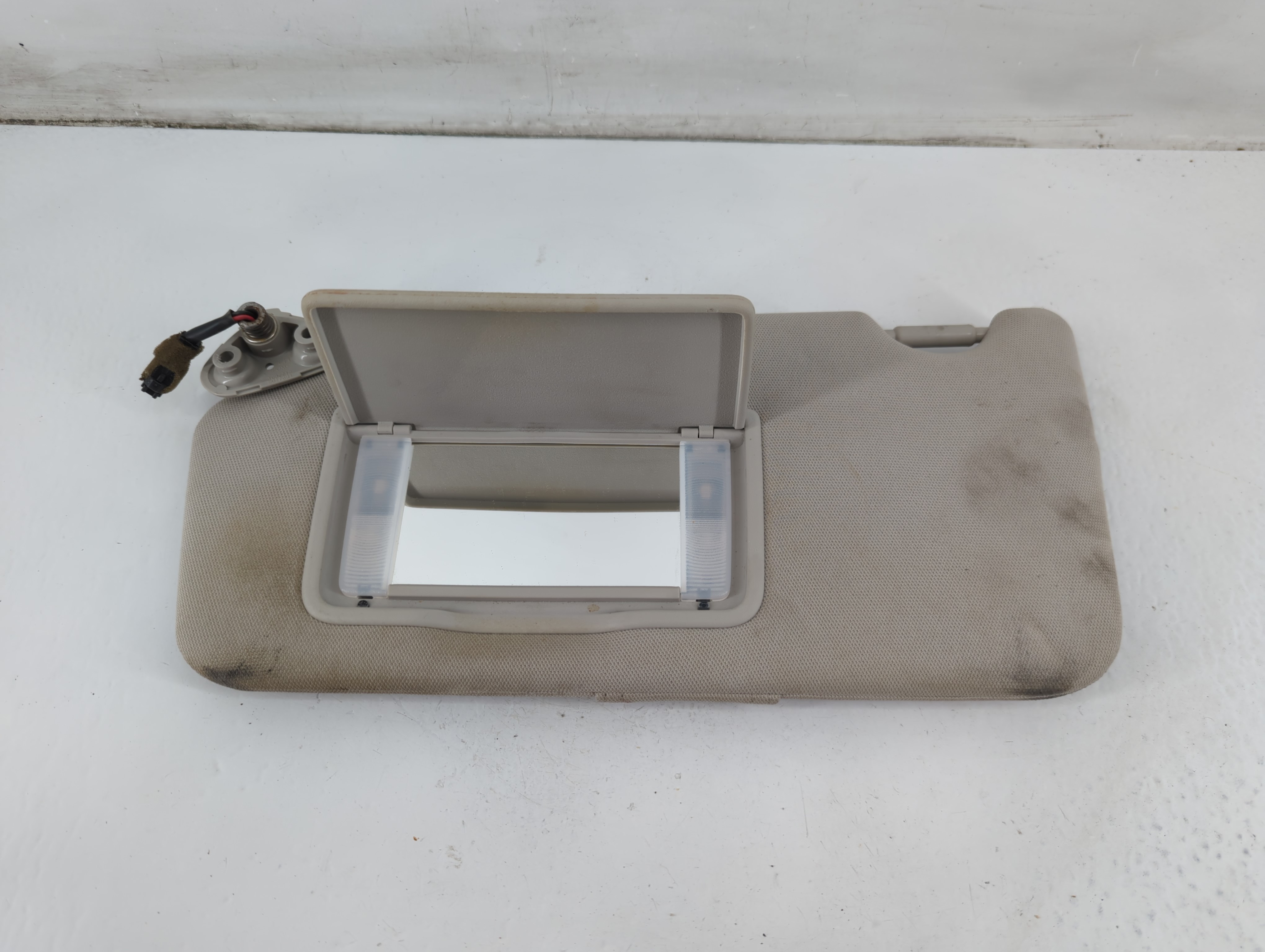 2010-2014 Subaru Legacy Driver Sun Visor Mirror Left Sunvisor Grey 1095581 - Oemusedautoparts1.com