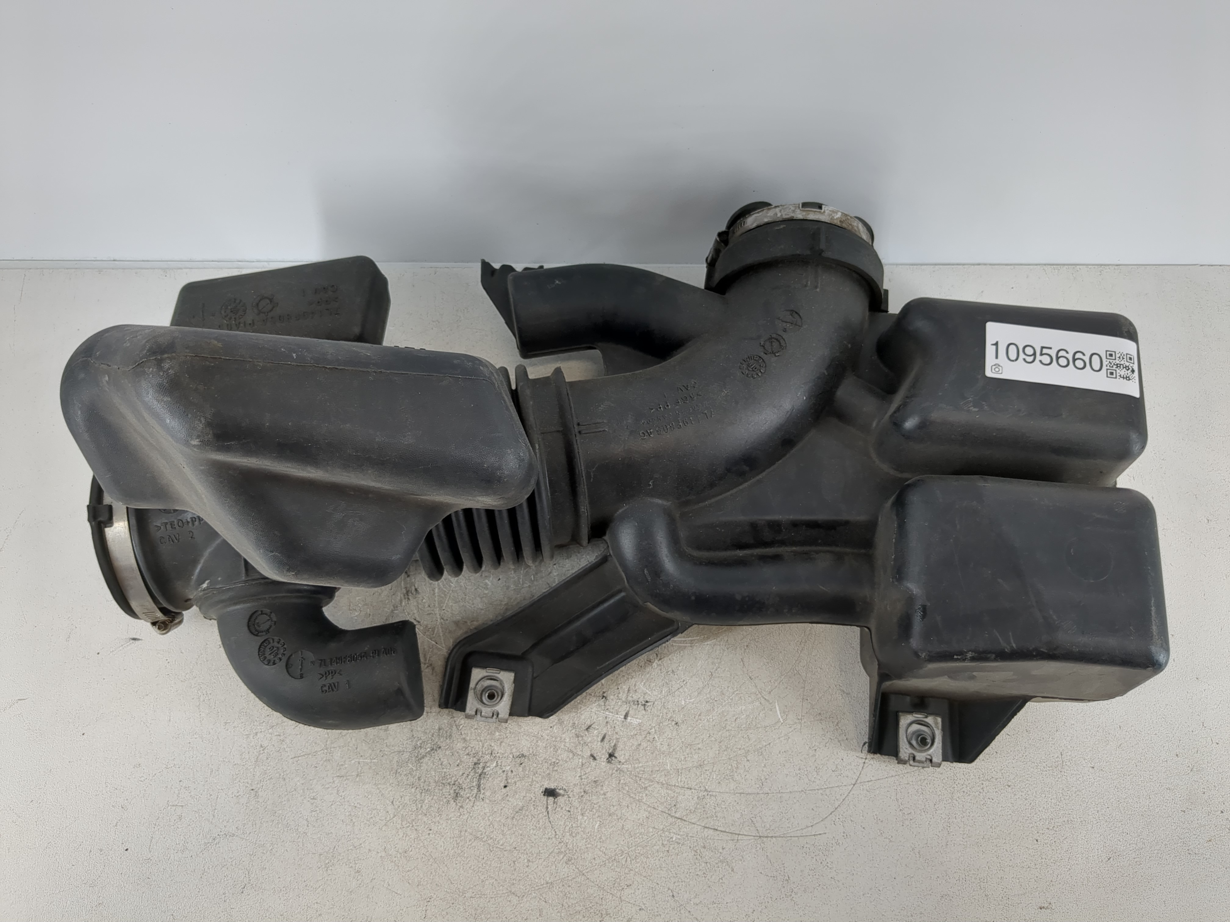 Picture of 2007-2008 Lincoln Navigator Air Cleaner Intake-duct Hose Tube 1095660