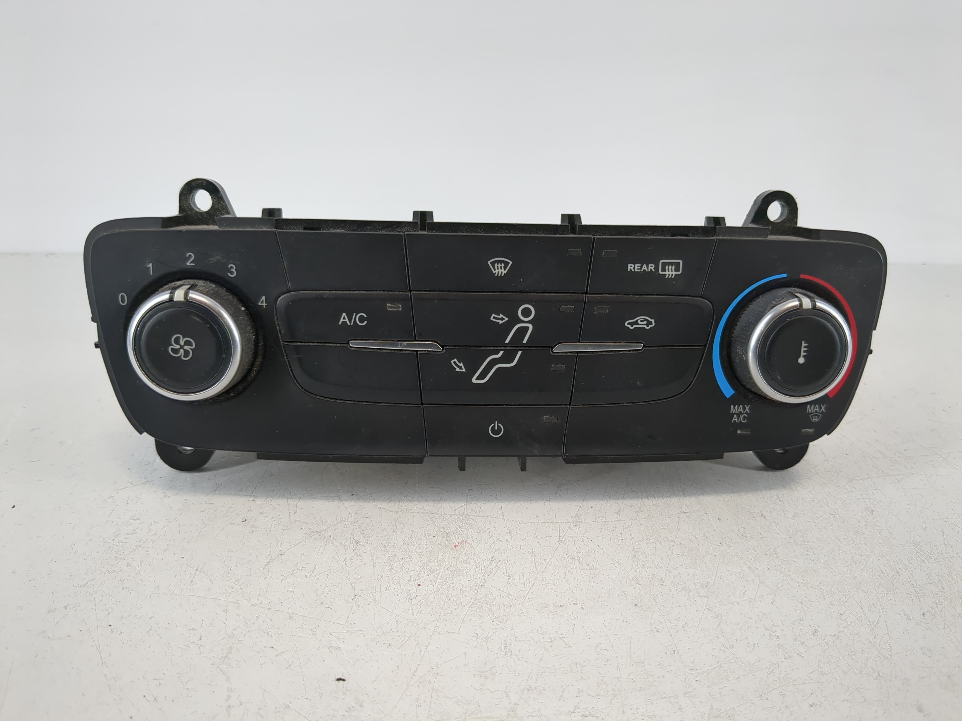 2015-2018 Ford Focus Ac Heater Climate Control F1et-19980-je 1095662 - Oemusedautoparts1.com