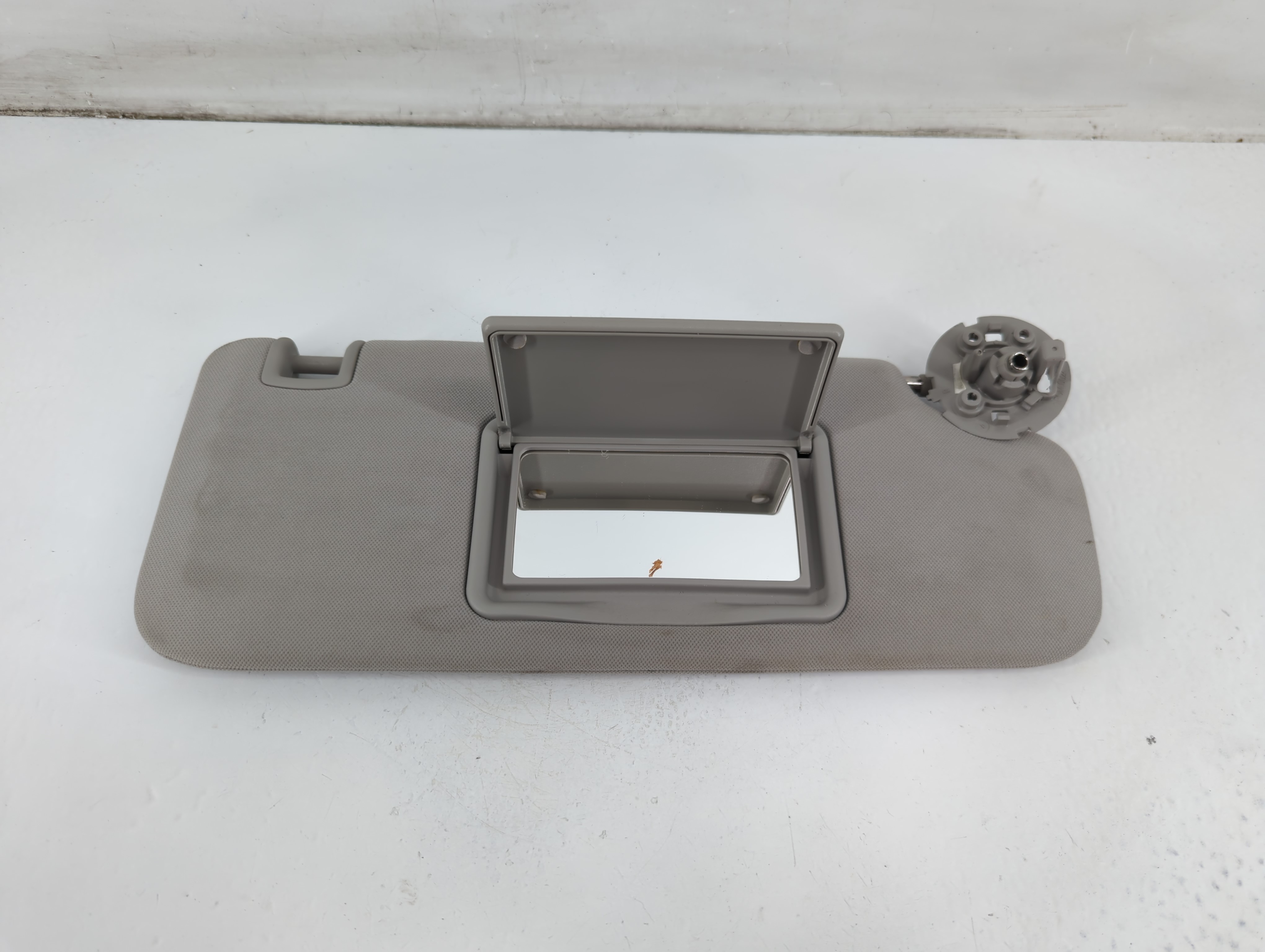 2004-2012 Chevrolet Malibu Passenger Sun Visor Mirror Right Sunvisor 1095685 - Oemusedautoparts1.com