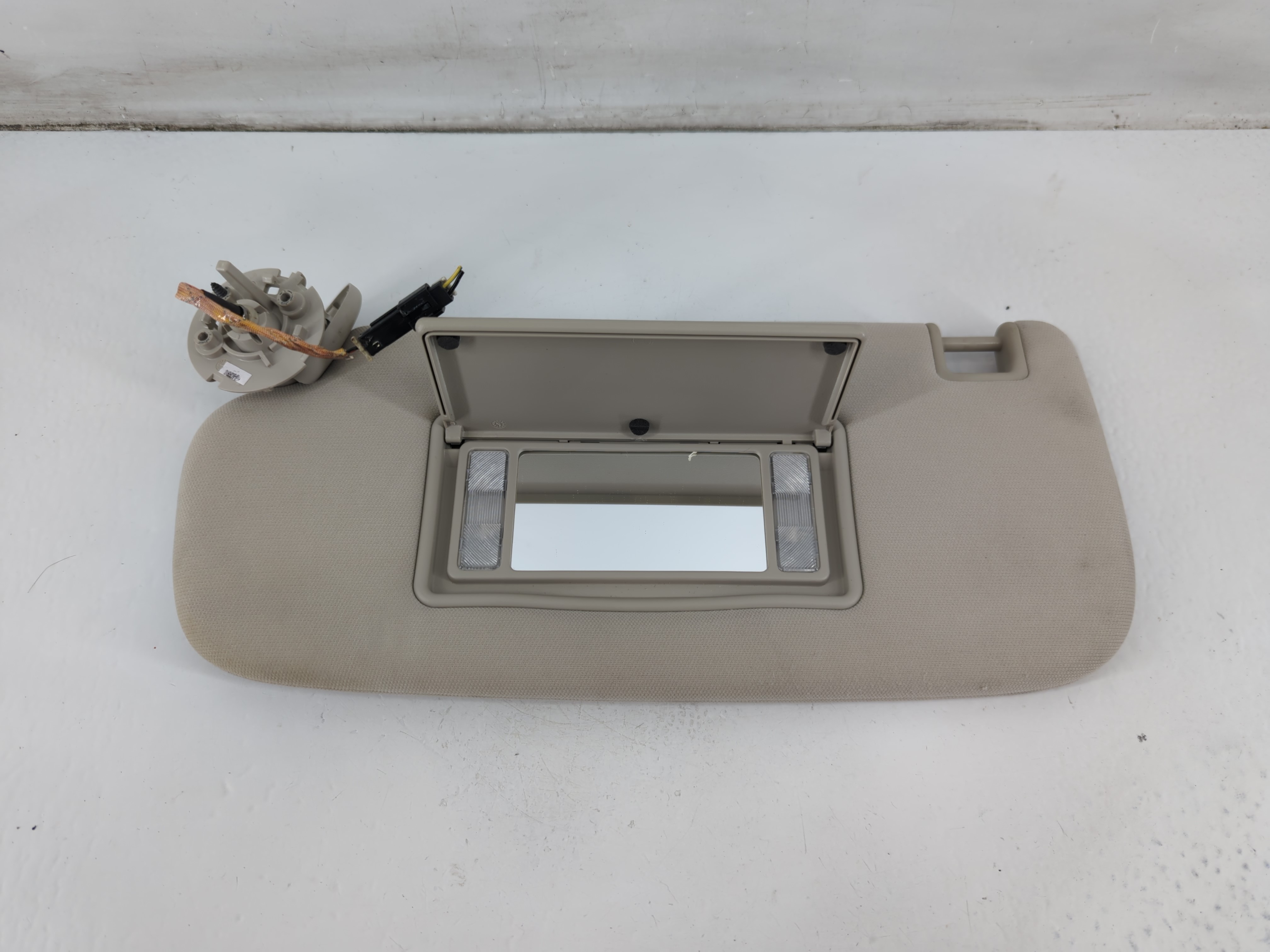 2011-2013 Jeep Grand Cherokee Driver Sun Visor Mirror Left Sunvisor Gray 1095687 - Oemusedautoparts1.com