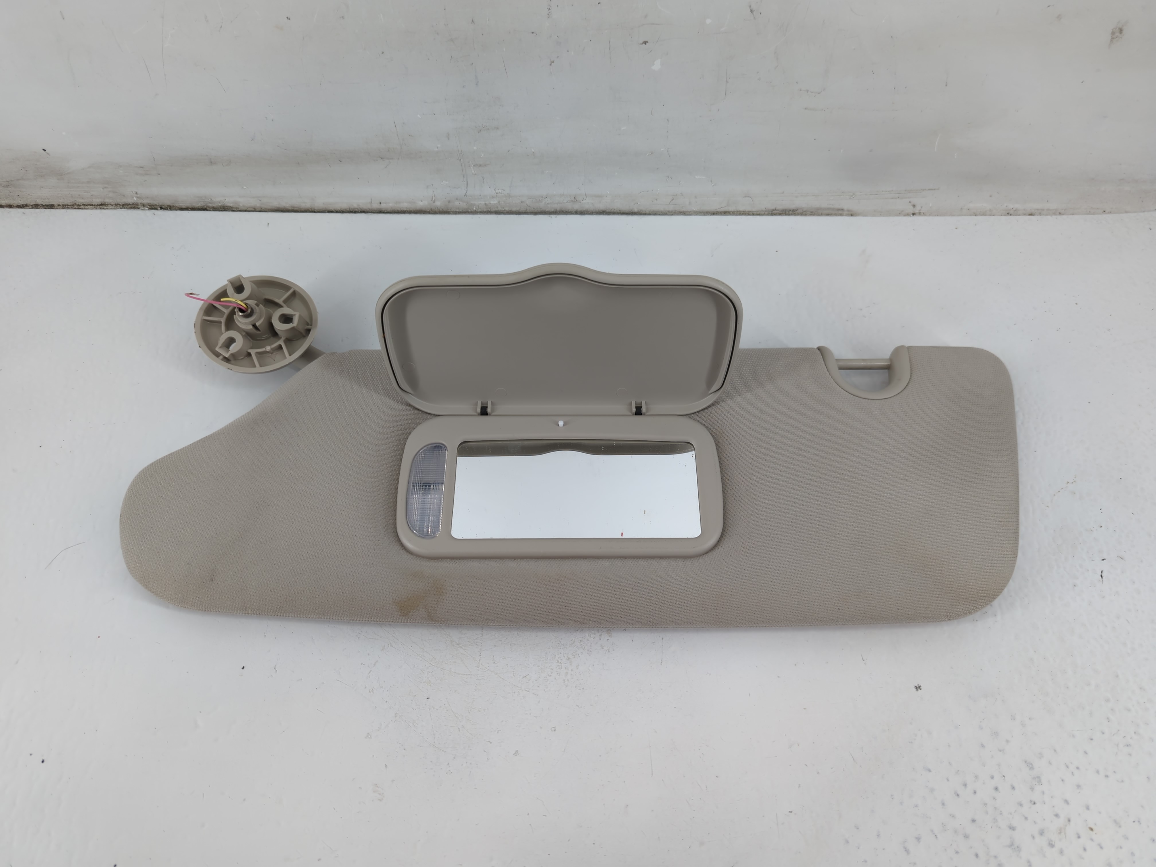 2011-2016 Chrysler Town & Country Driver Sun Visor Mirror Left Sunvisor 1095689 - Oemusedautoparts1.com