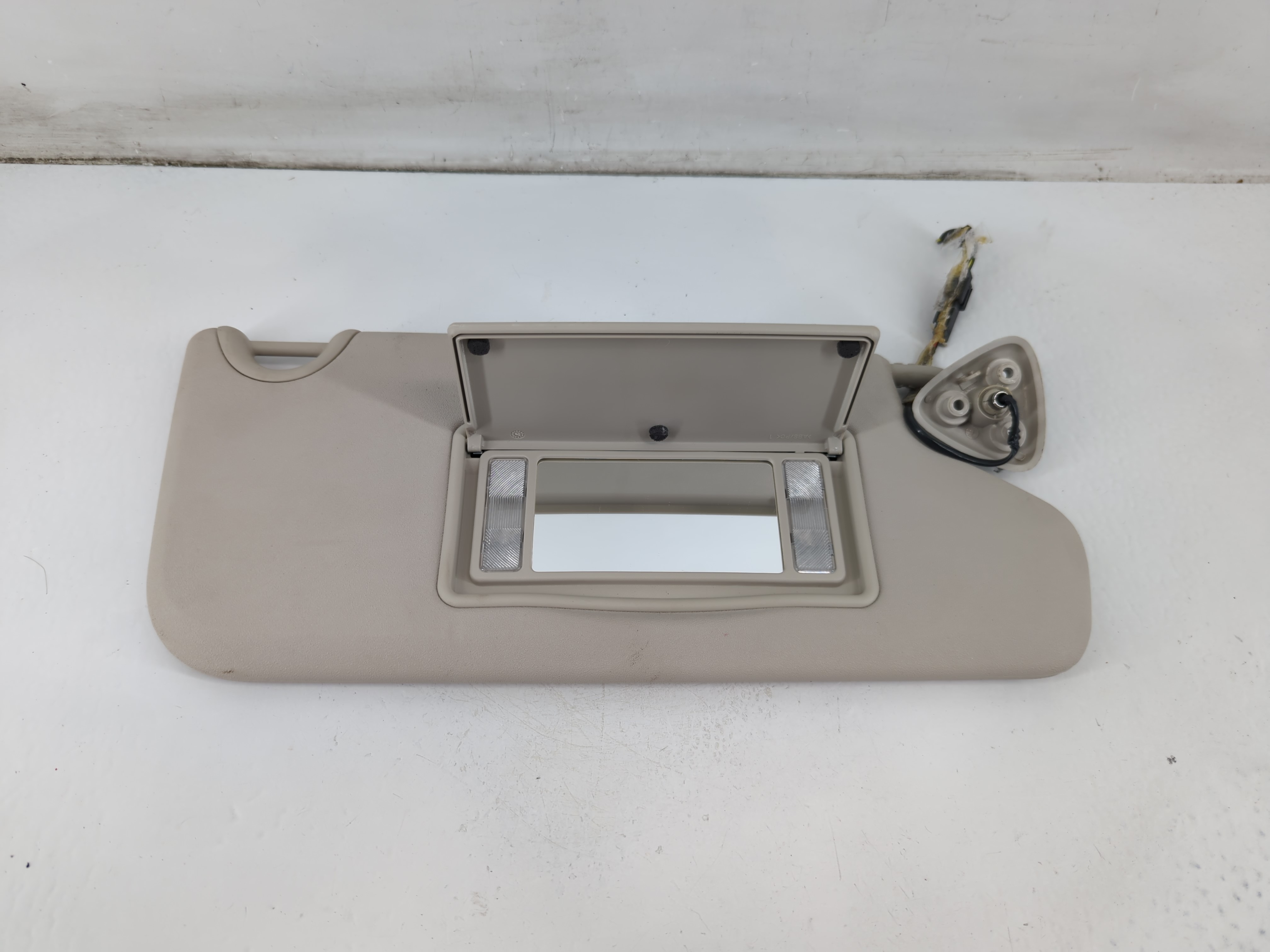 2011-2020 Dodge Journey Passenger Sun Visor Mirror Right Sunvisor 1095691 - Oemusedautoparts1.com