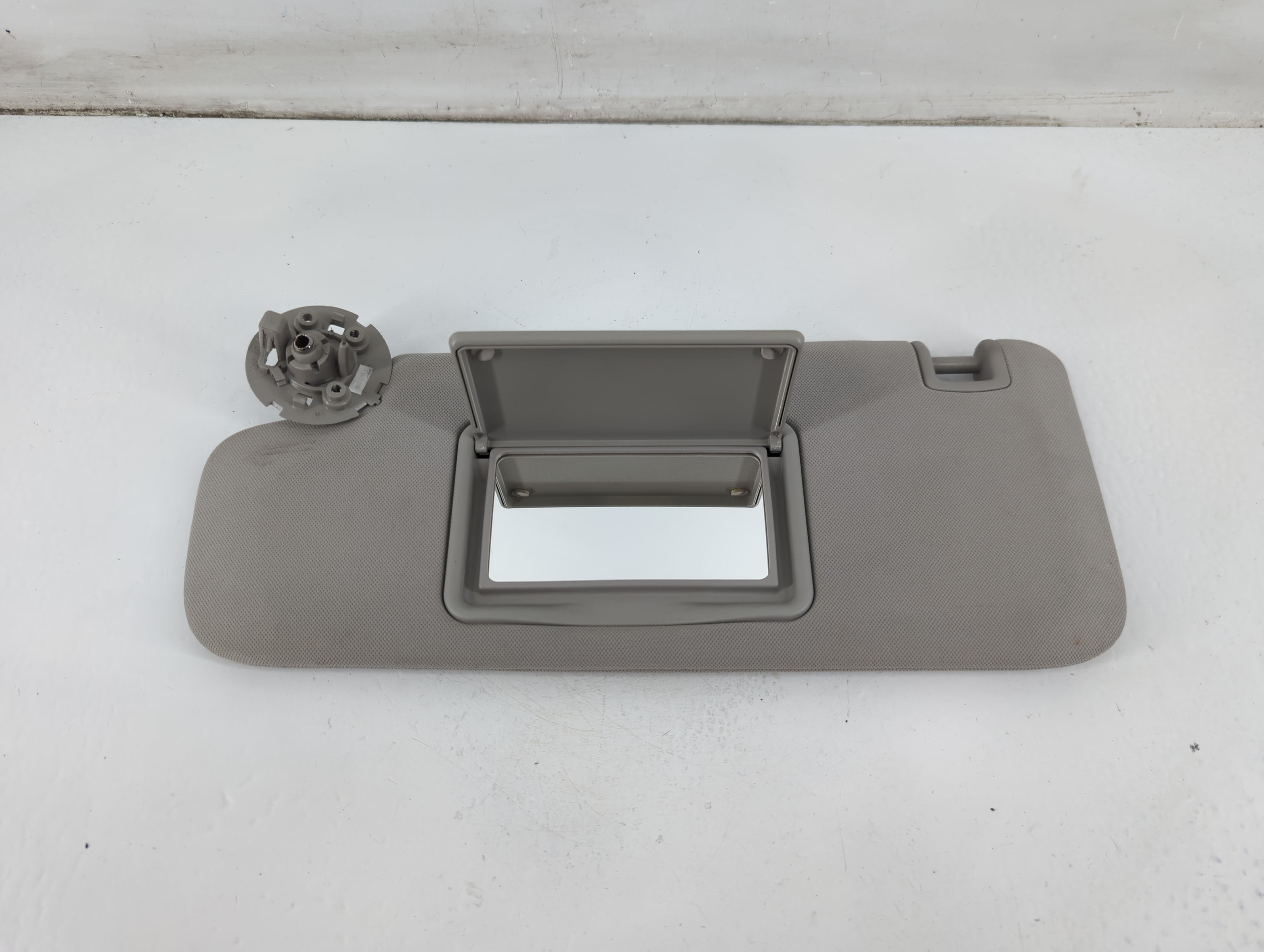 2004-2012 Chevrolet Malibu Driver Sun Visor Mirror Left Sunvisor Gray 1095694 - Oemusedautoparts1.com