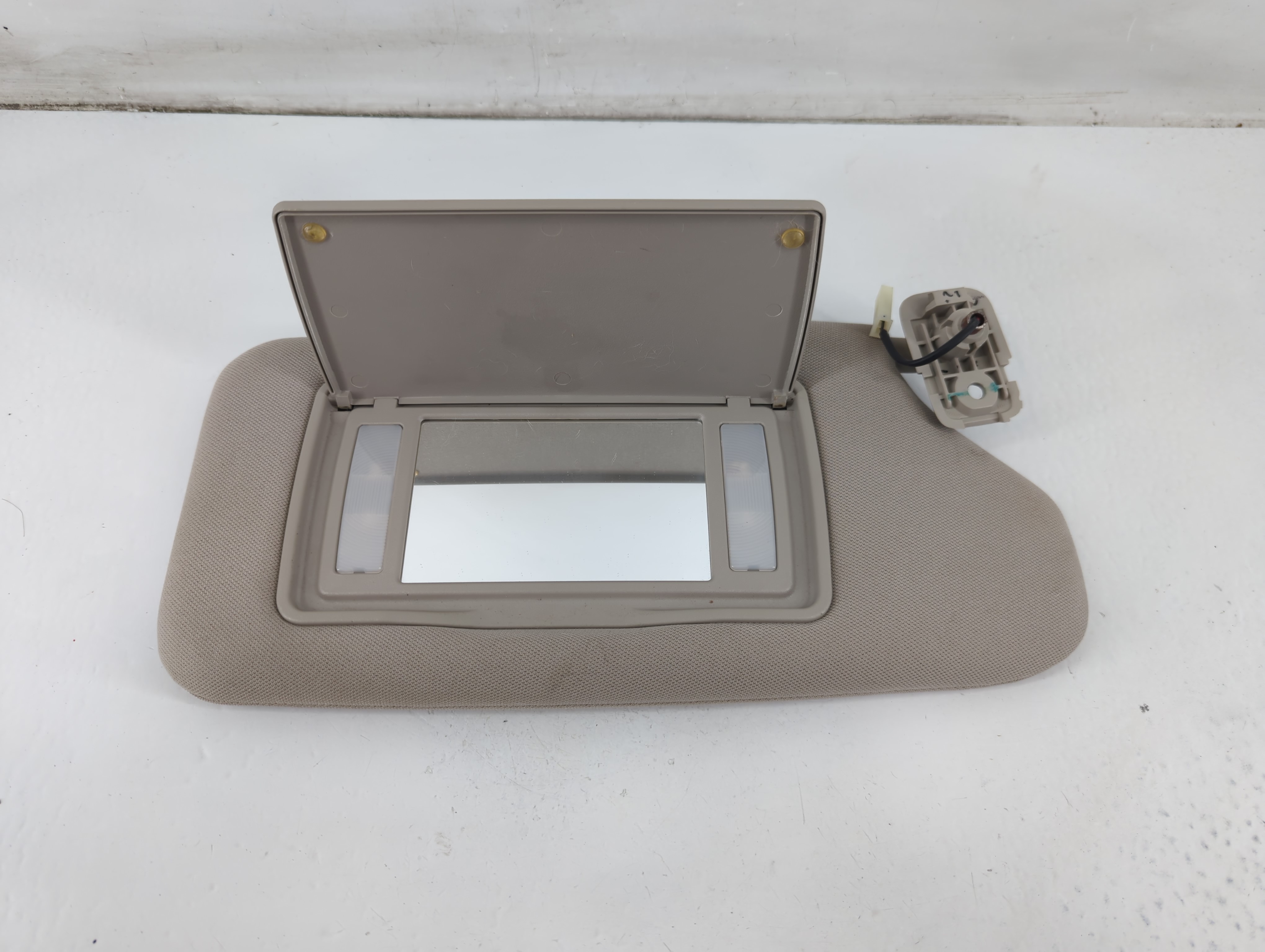 2010-2013 Nissan Altima Passenger Sun Visor Mirror Right Sunvisor Gray 1095696 - Oemusedautoparts1.com