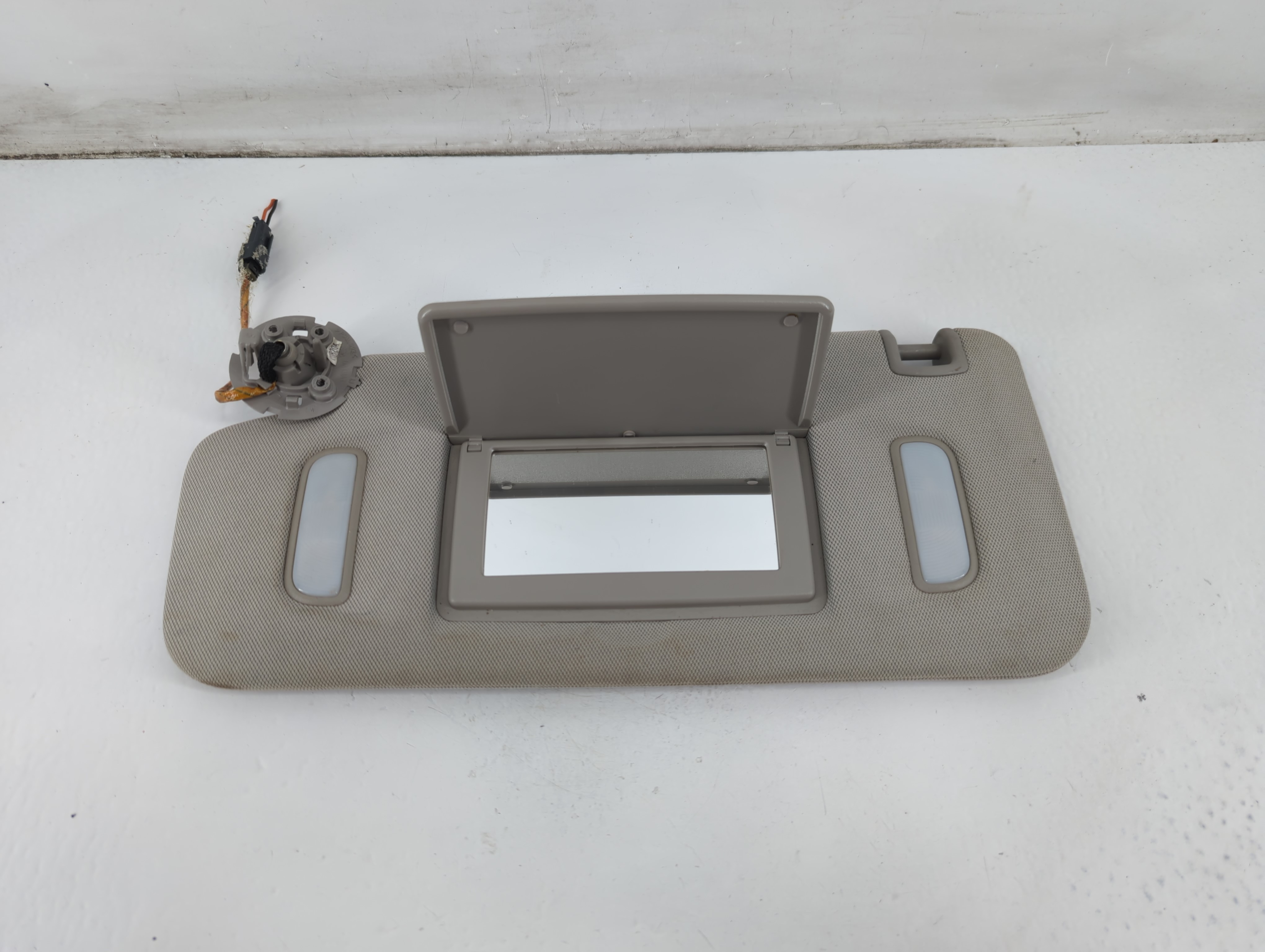 2010-2017 Chevrolet Equinox Driver Sun Visor Mirror Left Sunvisor Gray 1095698 - Oemusedautoparts1.com