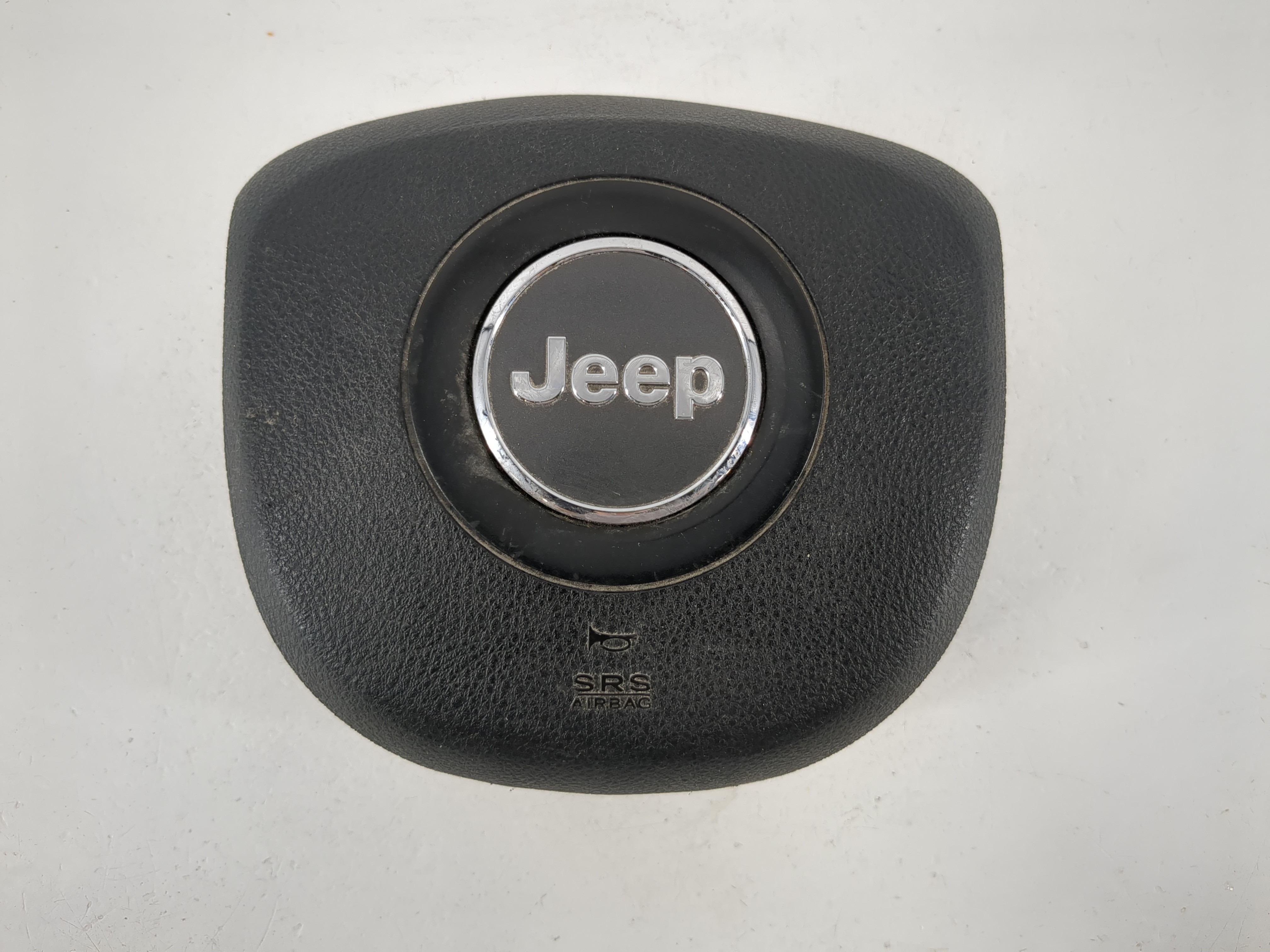 2014-2018 Jeep Cherokee Air Bag Driver Left Steering Wheel Mounted 1095716 - Oemusedautoparts1.com