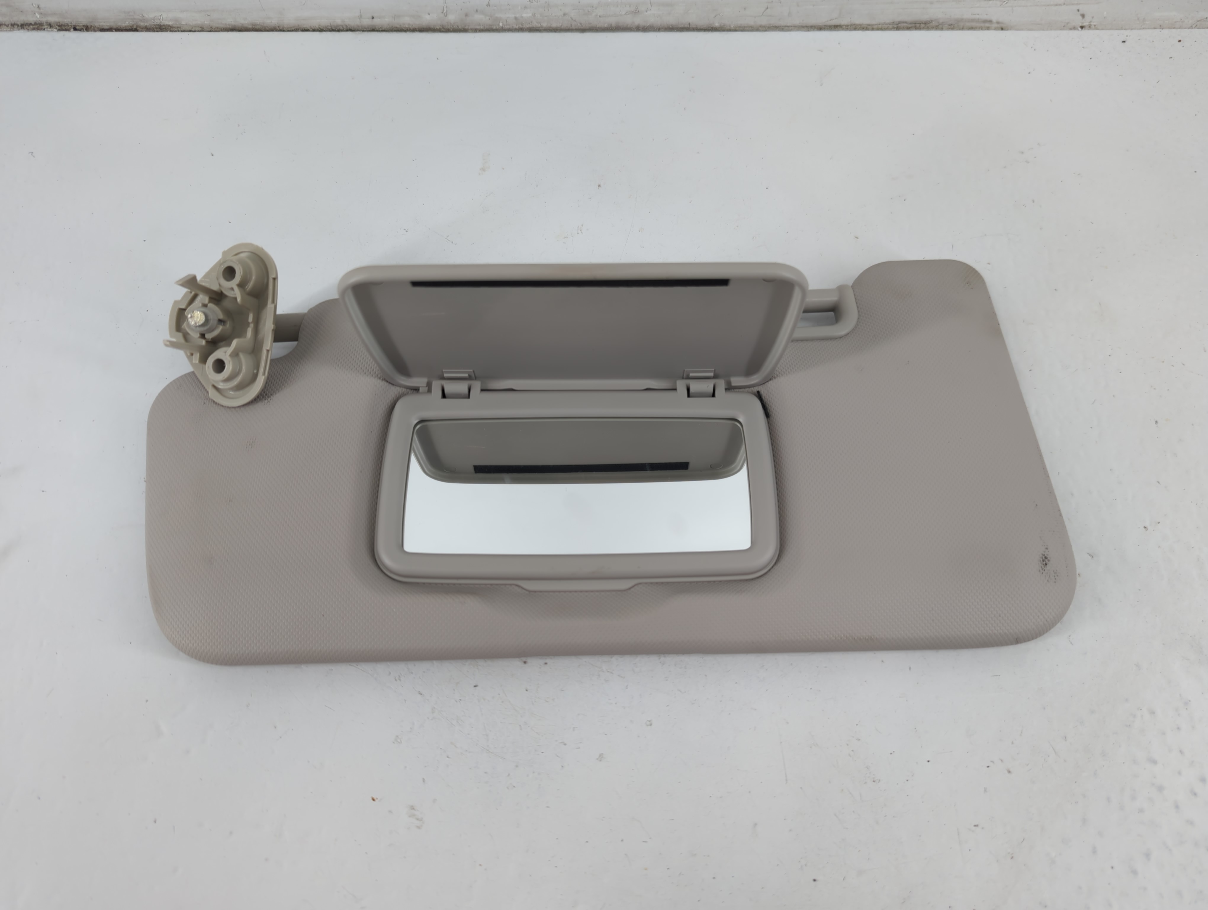2017-2022 Subaru Impreza Driver Sun Visor Mirror Left Sunvisor 1095759 - Oemusedautoparts1.com