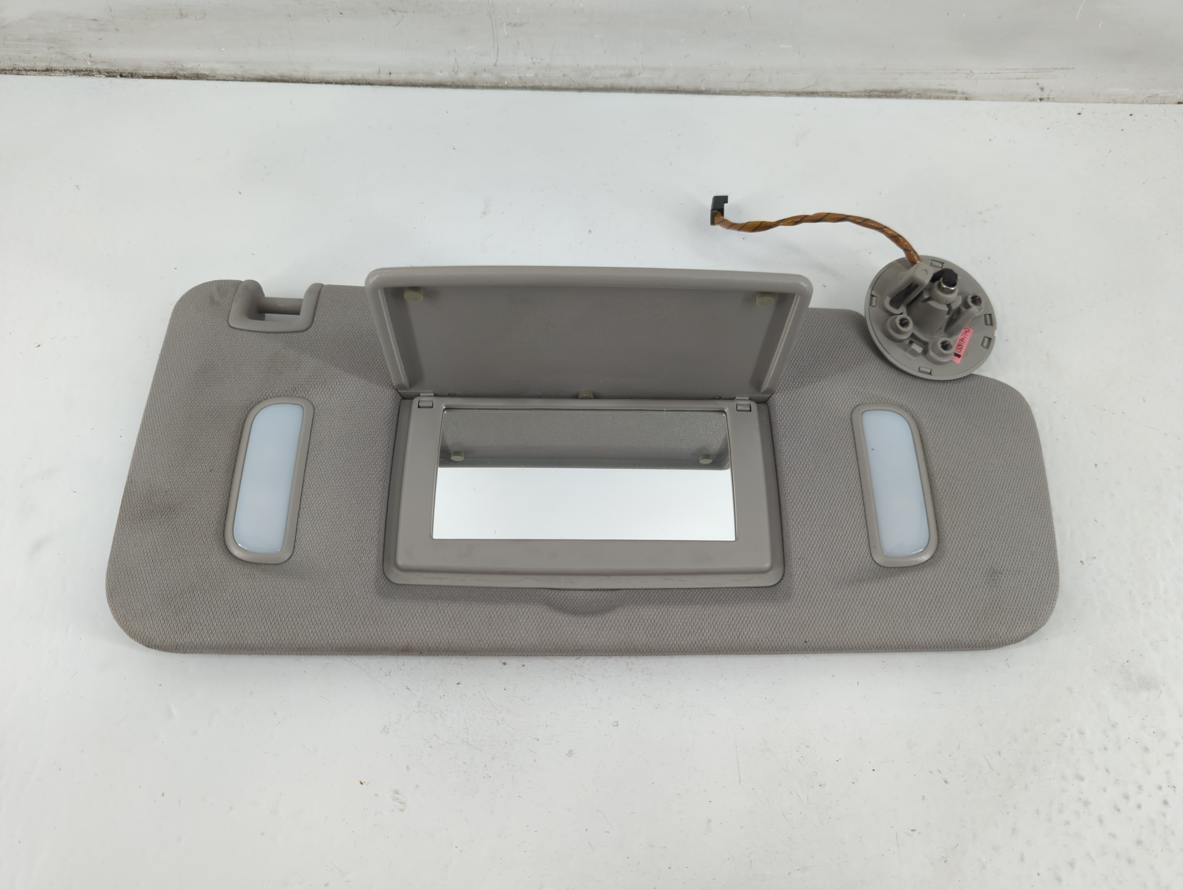 2010-2017 Chevrolet Equinox Passenger Sun Visor Mirror Right Sunvisor 1095762 - Oemusedautoparts1.com