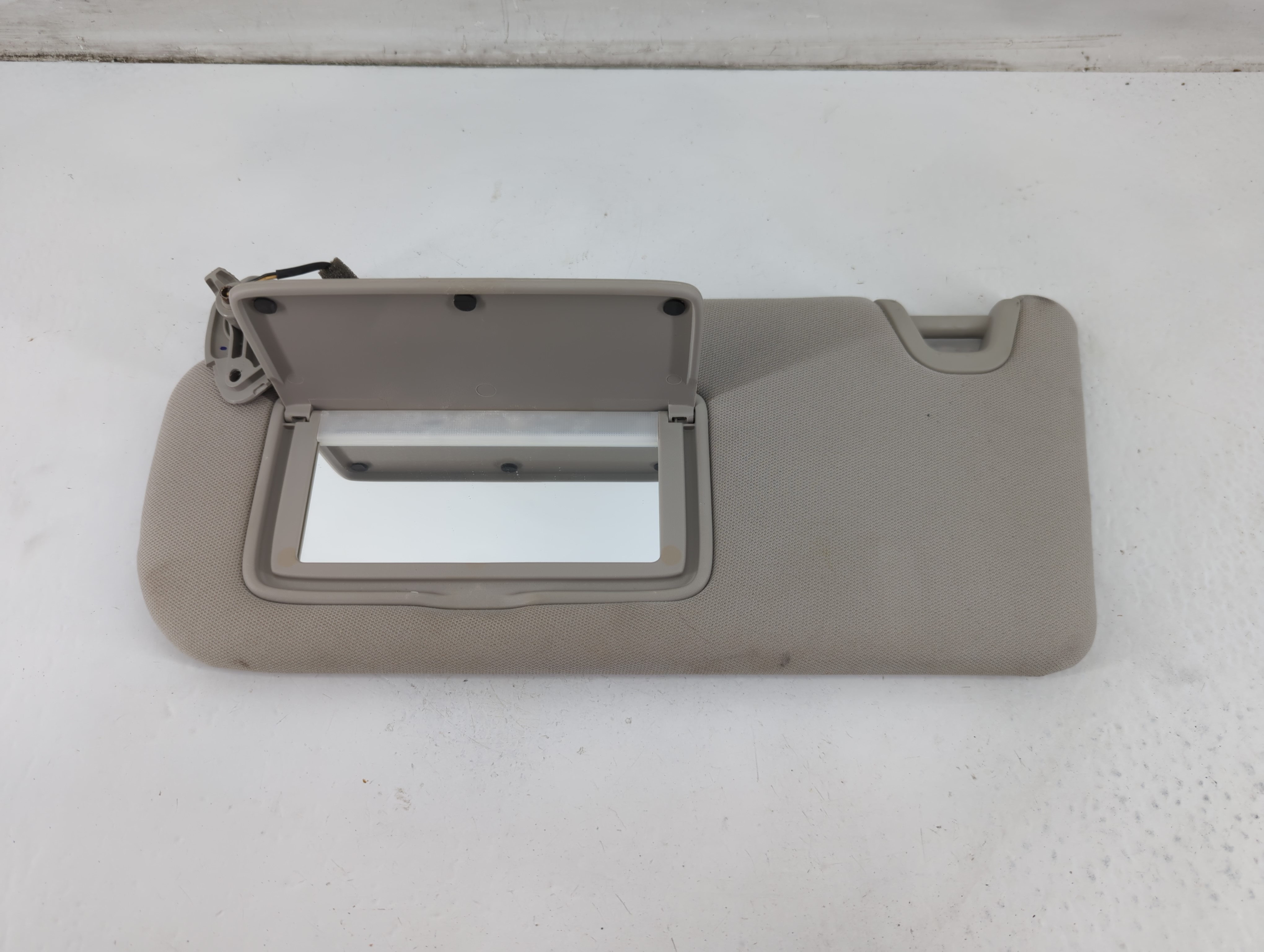 2019-2020 Nissan Altima Driver Sun Visor Mirror Left Sunvisor Grey 1095767 - Oemusedautoparts1.com