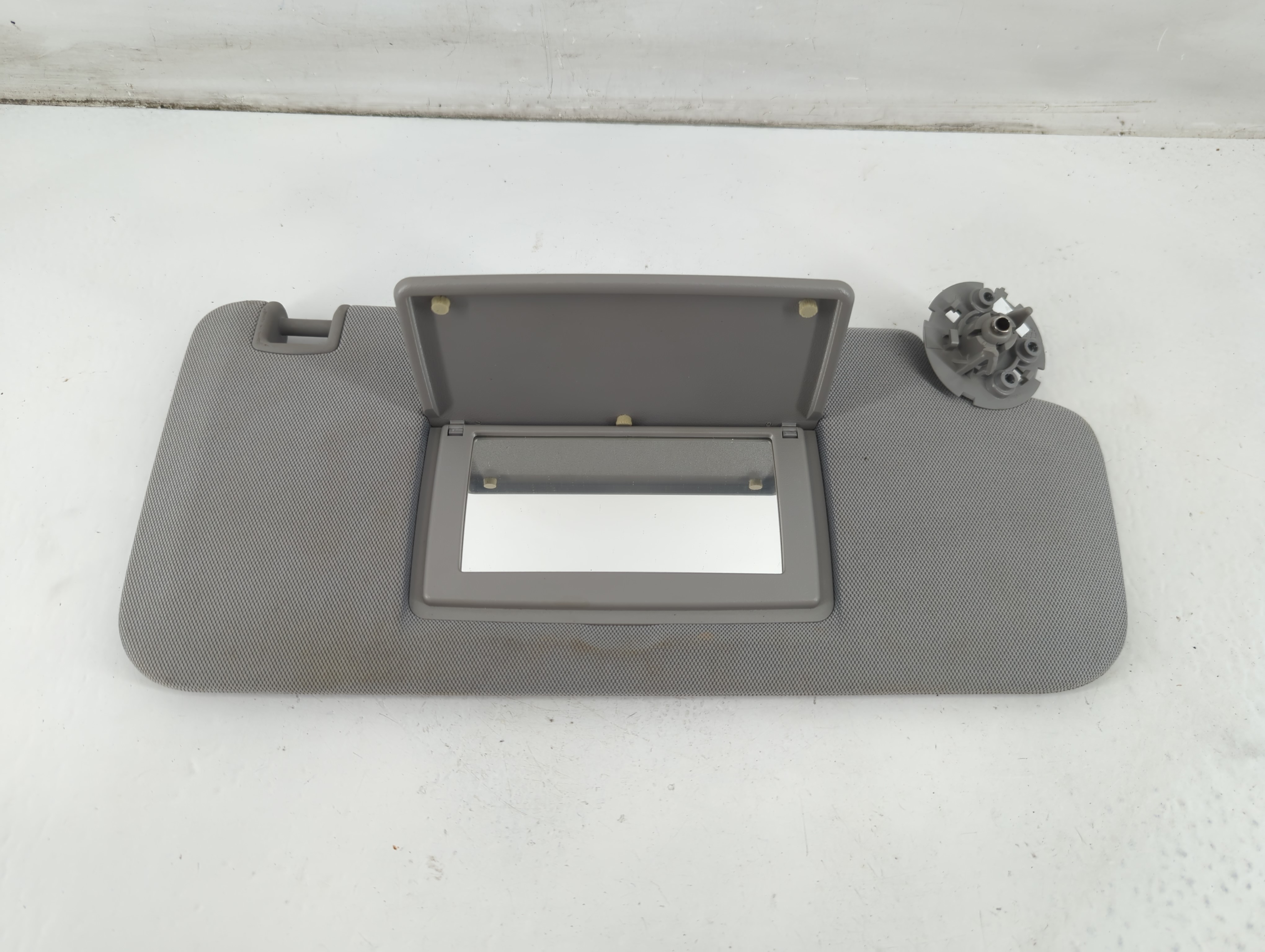 2017-2021 Chevrolet Trax Passenger Sun Visor Mirror Right Sunvisor Grey 1095769 - Oemusedautoparts1.com
