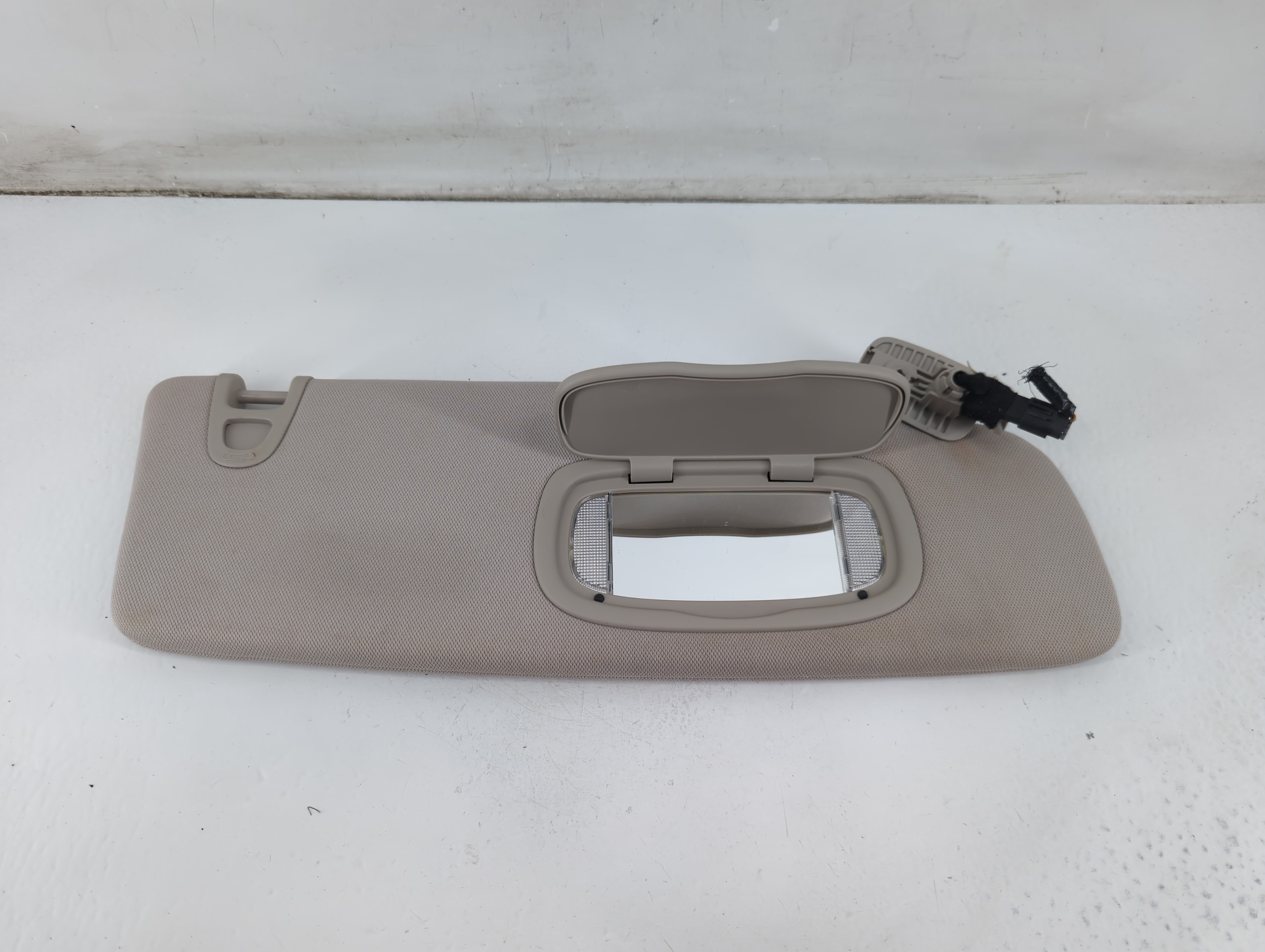 2017-2020 Chrysler Pacifica Passenger Sun Visor Mirror Right Sunvisor 1095777 - Oemusedautoparts1.com
