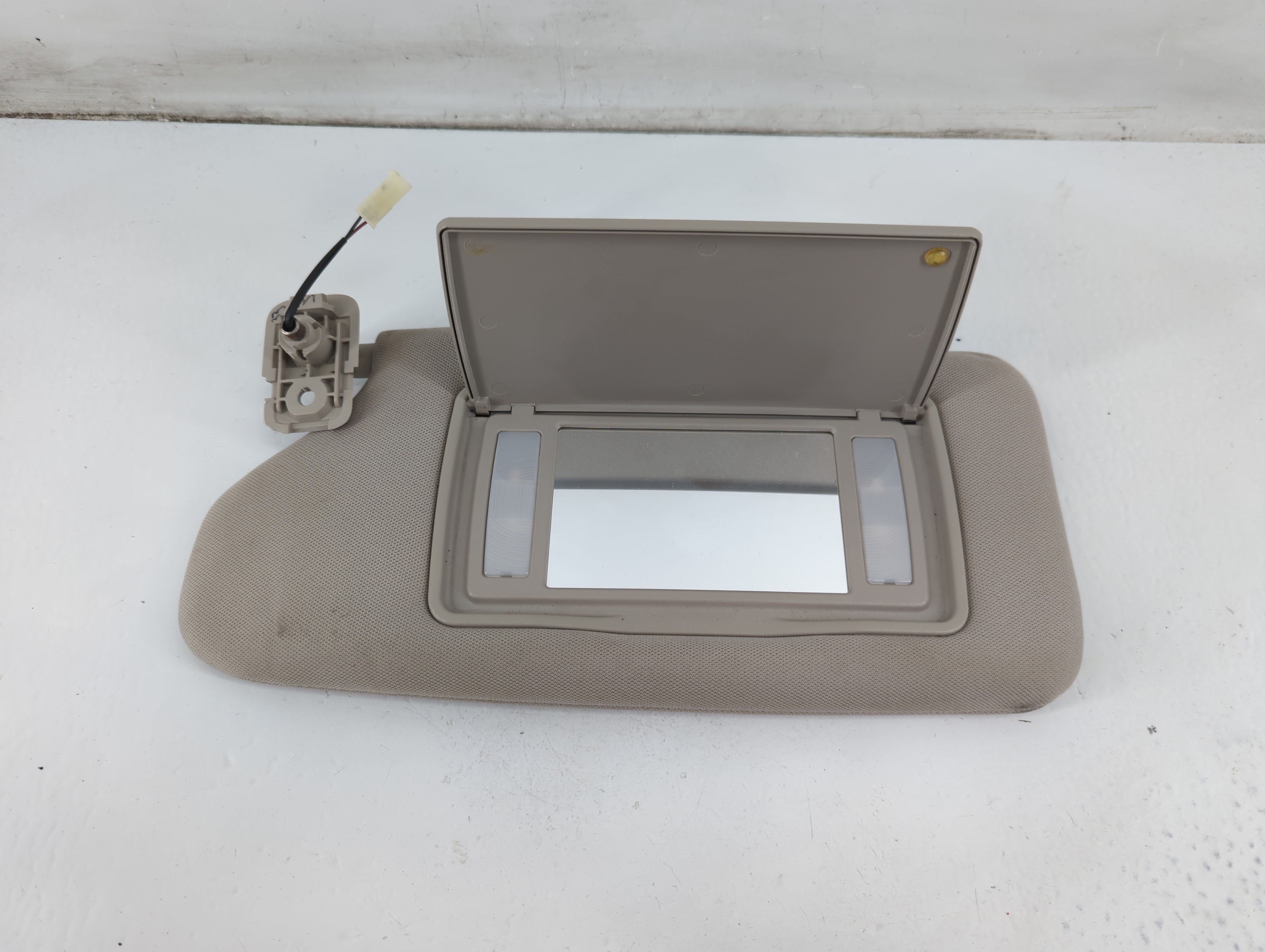 2010-2013 Nissan Altima Driver Sun Visor Mirror Left Sunvisor Light Gray 1095782 - Oemusedautoparts1.com