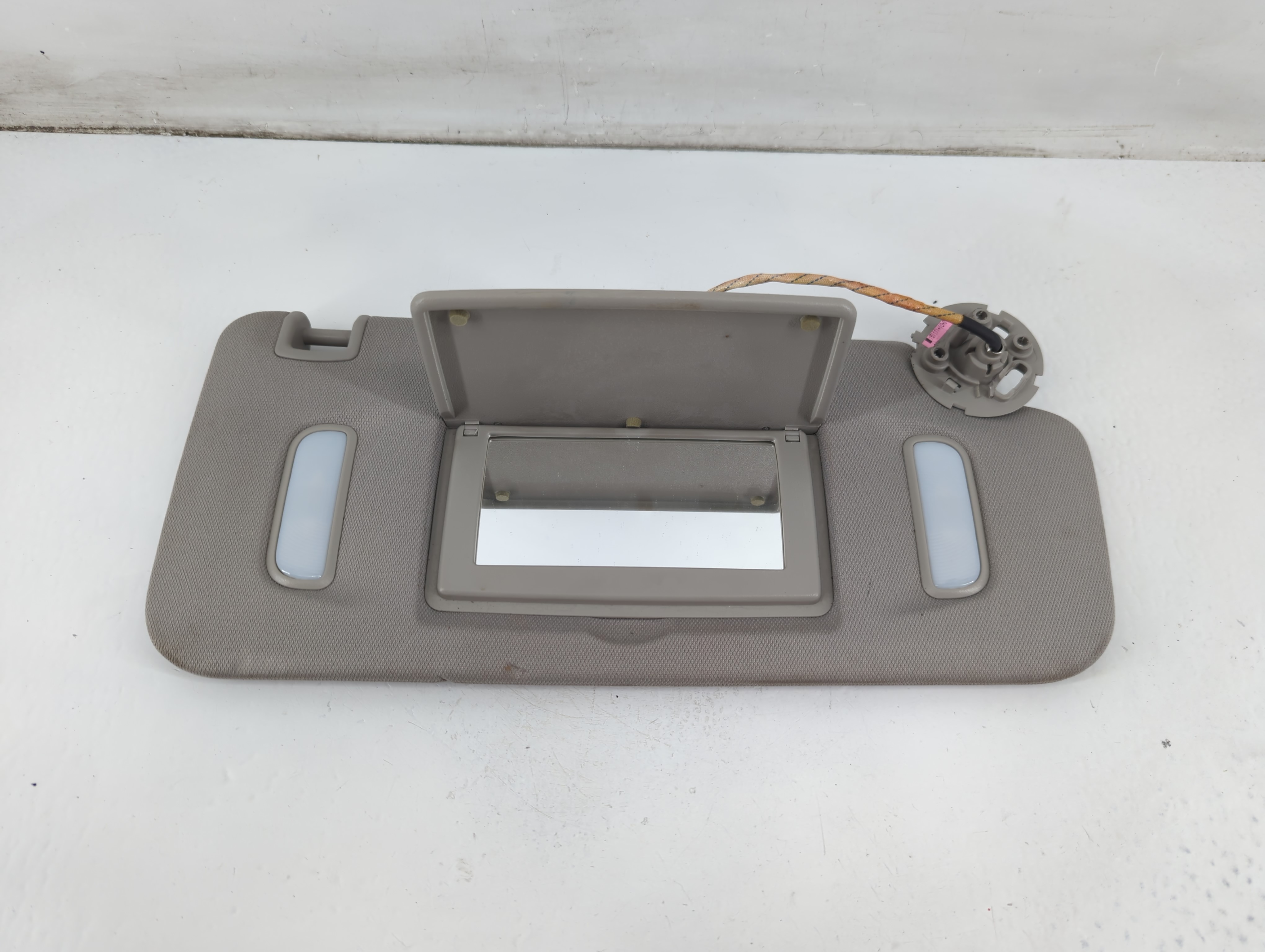 2010-2017 Chevrolet Equinox Passenger Sun Visor Mirror Right Sunvisor 1095783 - Oemusedautoparts1.com