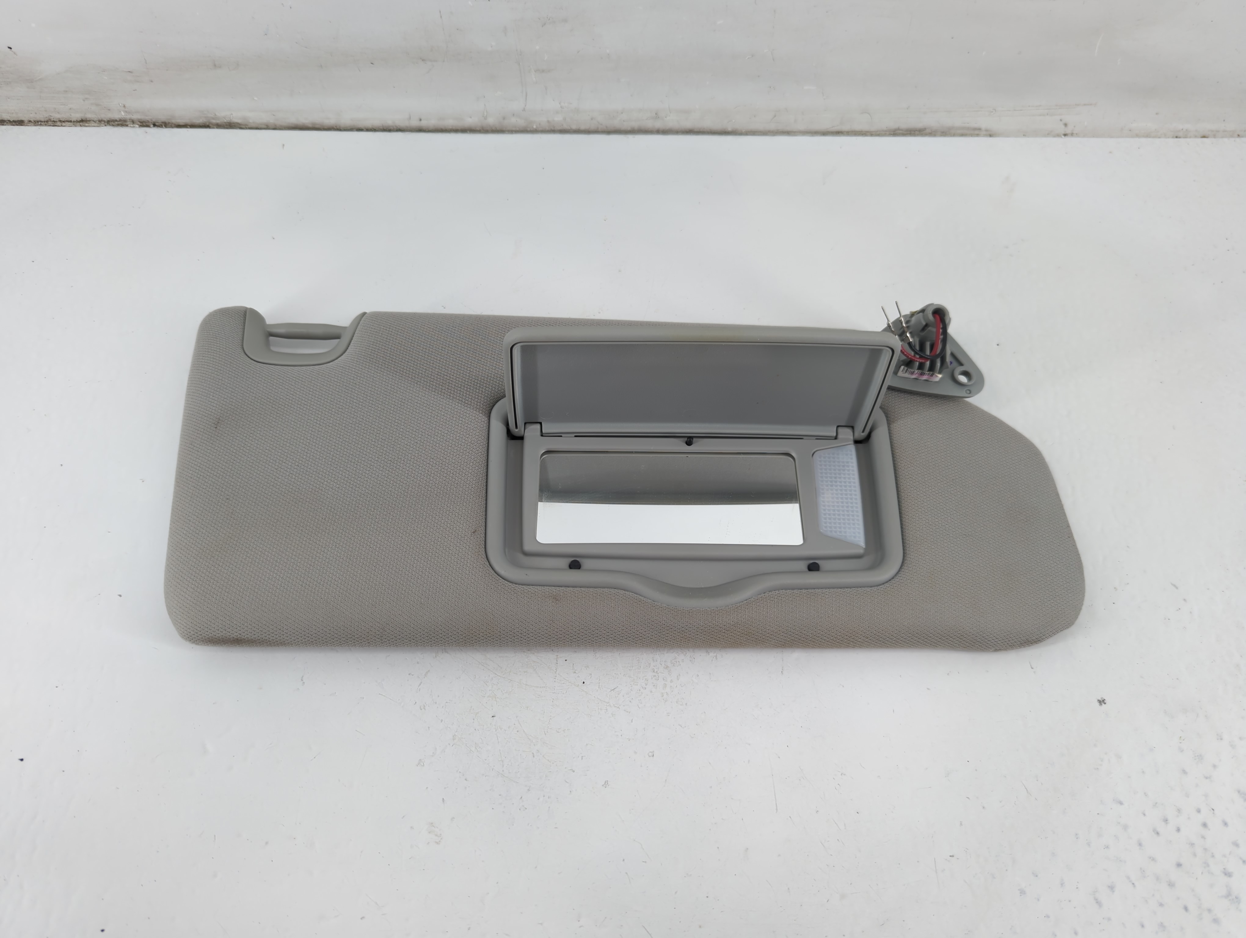 2013 Mitsubishi Outlander Sport Driver Sun Visor Mirror Left Sunvisor 1095784 - Oemusedautoparts1.com