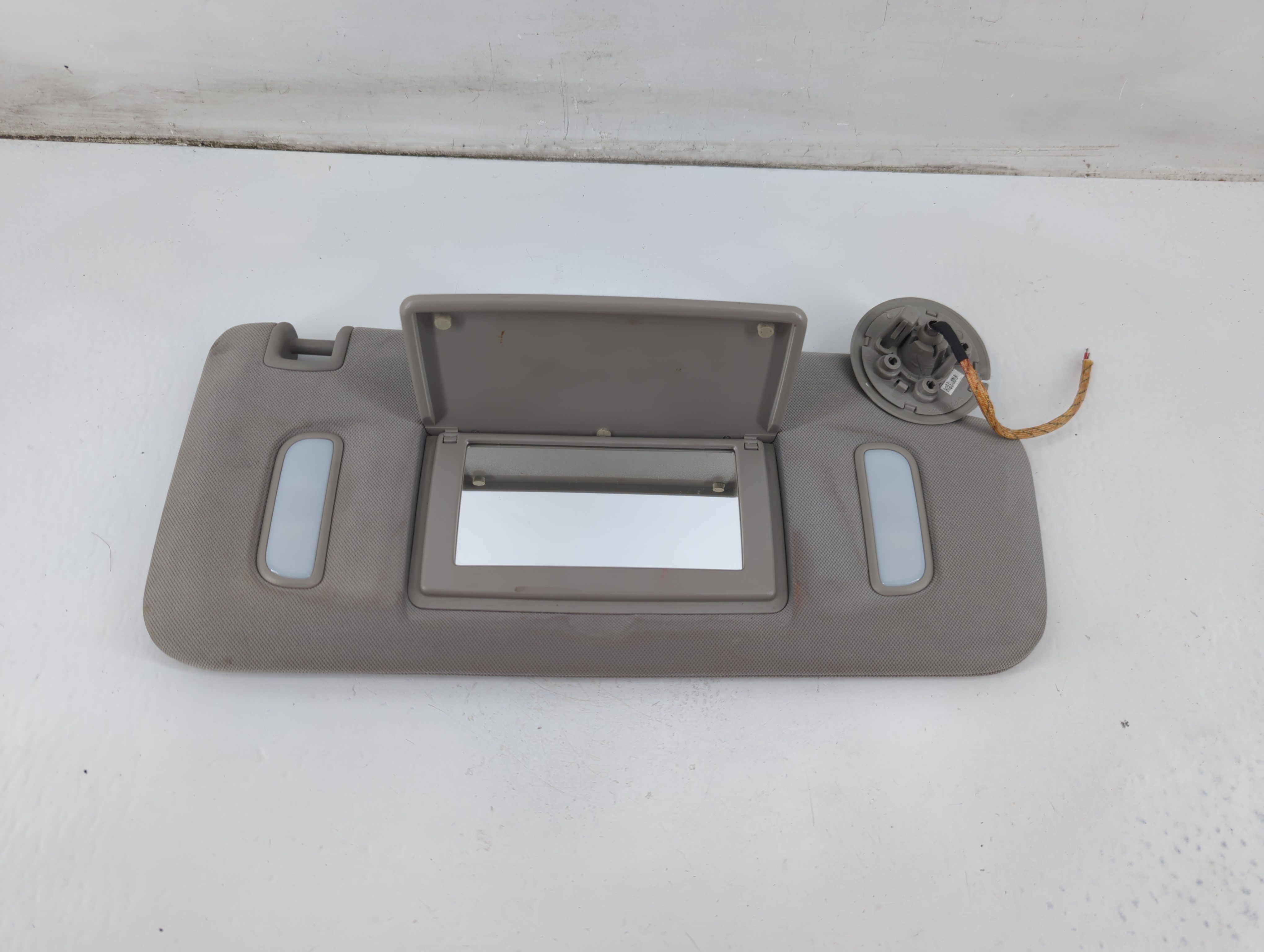 2007-2017 Gmc Acadia Passenger Sun Visor Mirror Right Sunvisor Gray 1095786 - Oemusedautoparts1.com