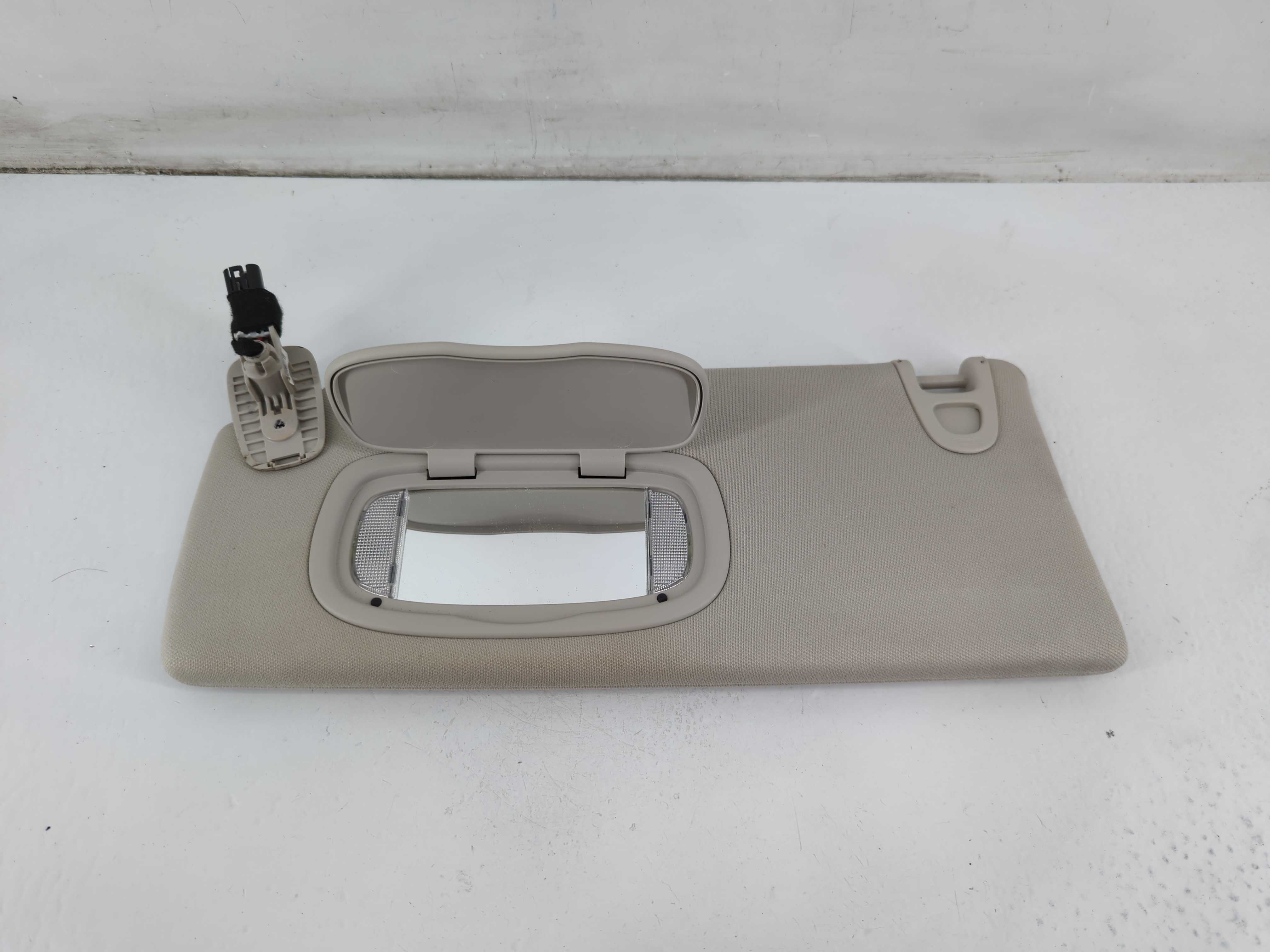 2014-2018 Jeep Cherokee Driver Sun Visor Mirror Left Sunvisor Gray 1095790 - Oemusedautoparts1.com