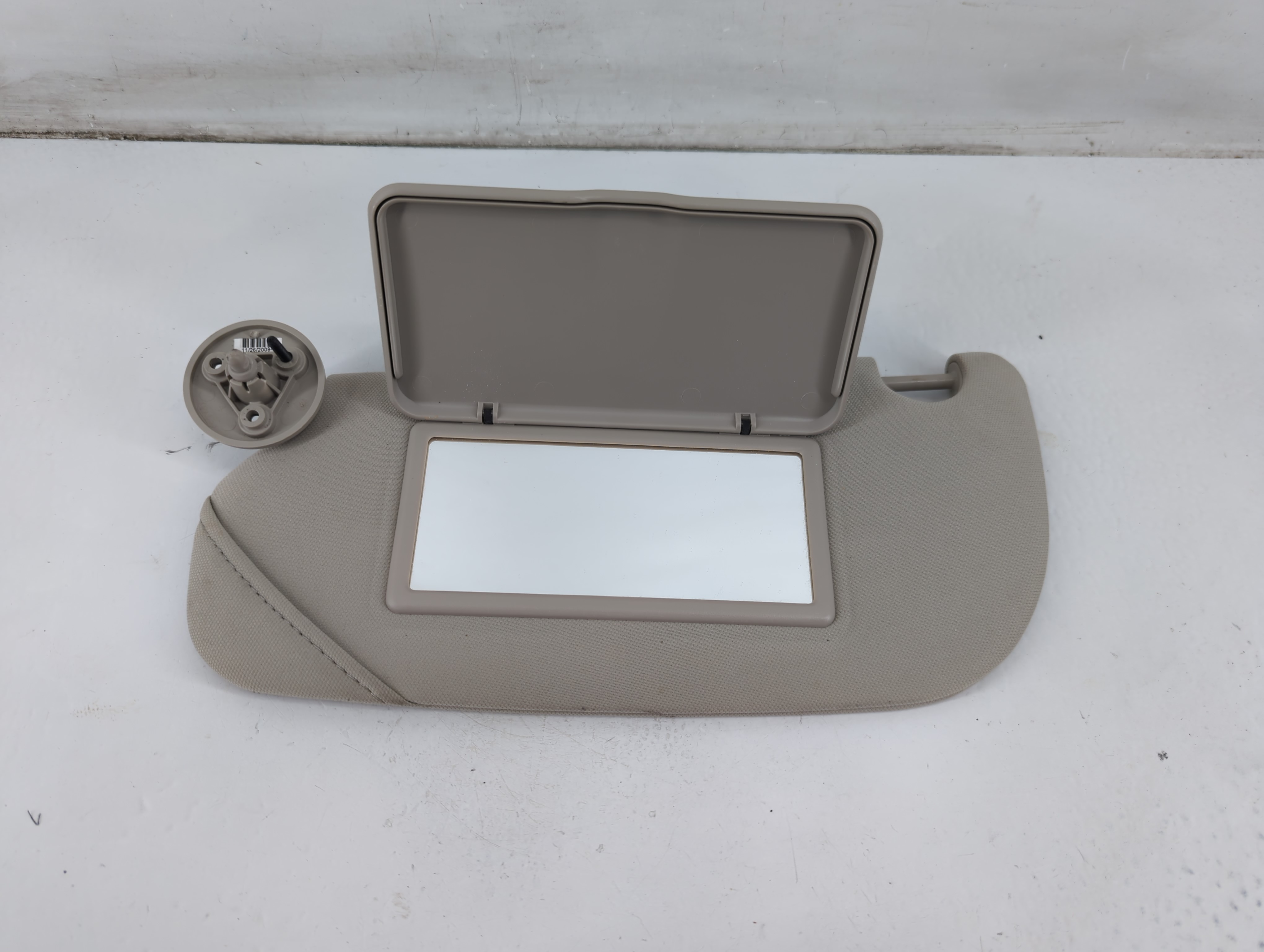 2005-2010 Chevrolet Cobalt Driver Sun Visor Mirror Left Sunvisor 1095794 - Oemusedautoparts1.com