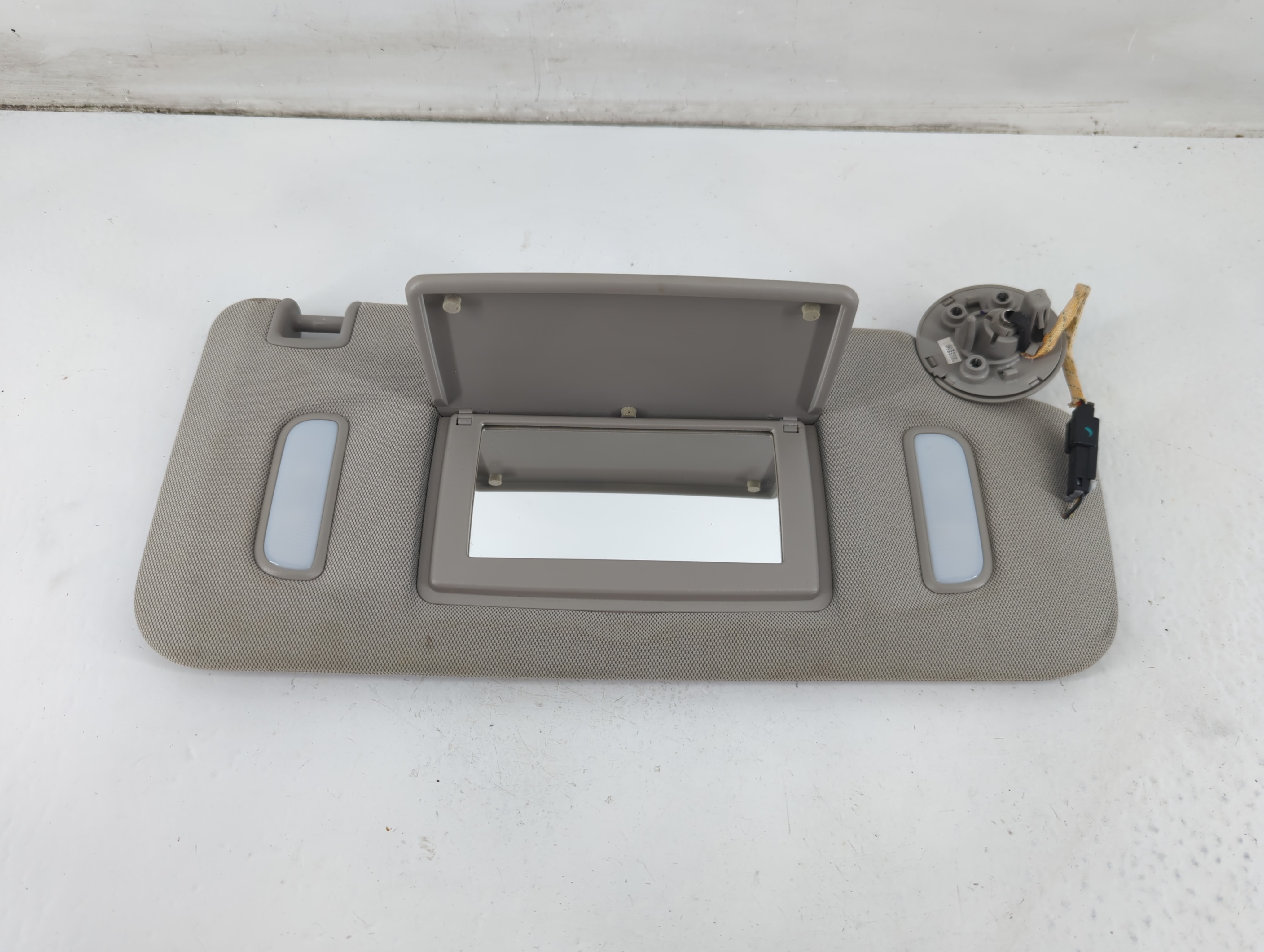 2013-2021 Buick Encore Passenger Sun Visor Mirror Right Sunvisor Grey 1095795 - Oemusedautoparts1.com
