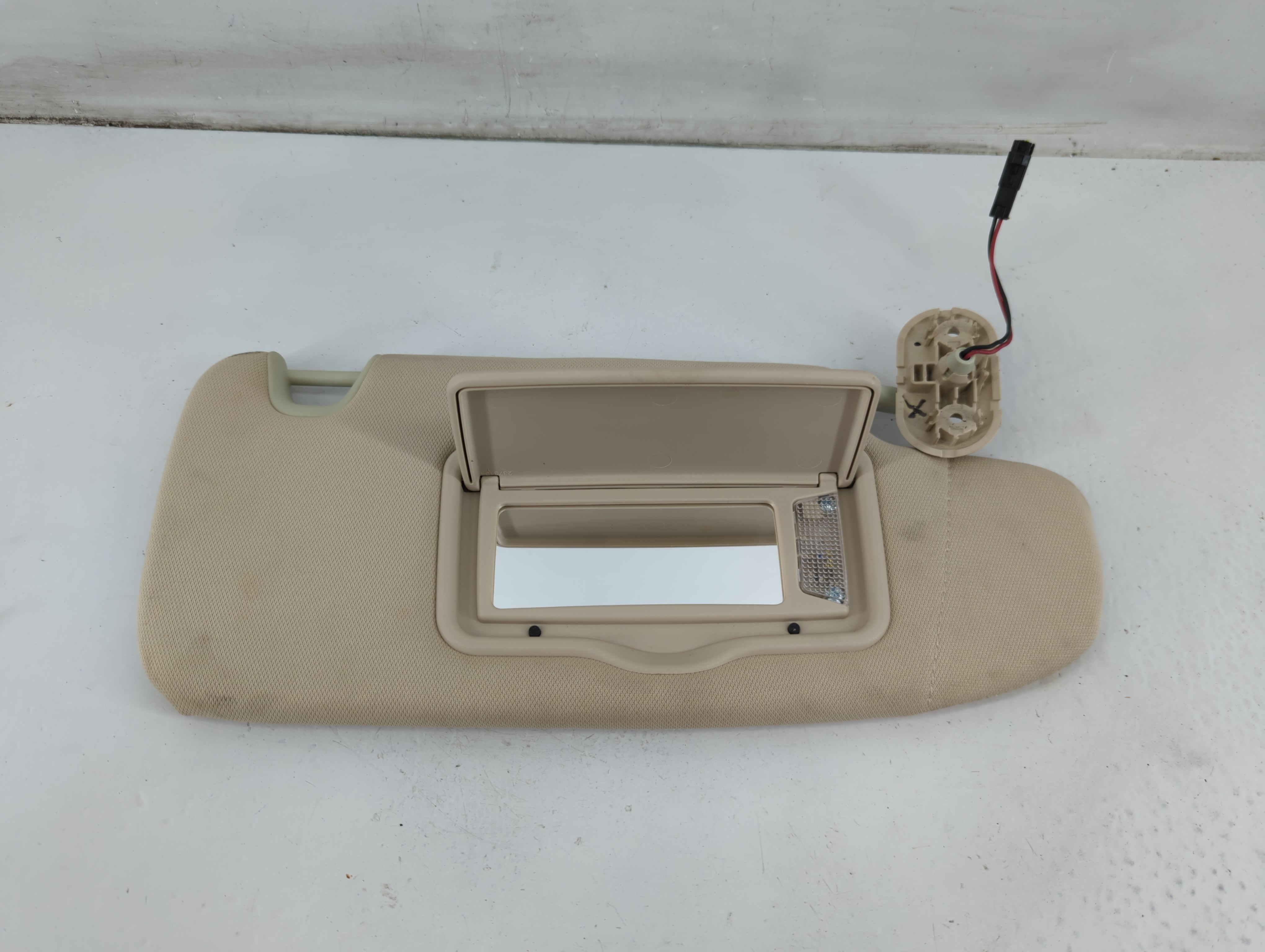 2006-2006 Lincoln Zephyr Passenger Sun Visor Mirror Right Sunvisor Beige 1095797 - Oemusedautoparts1.com