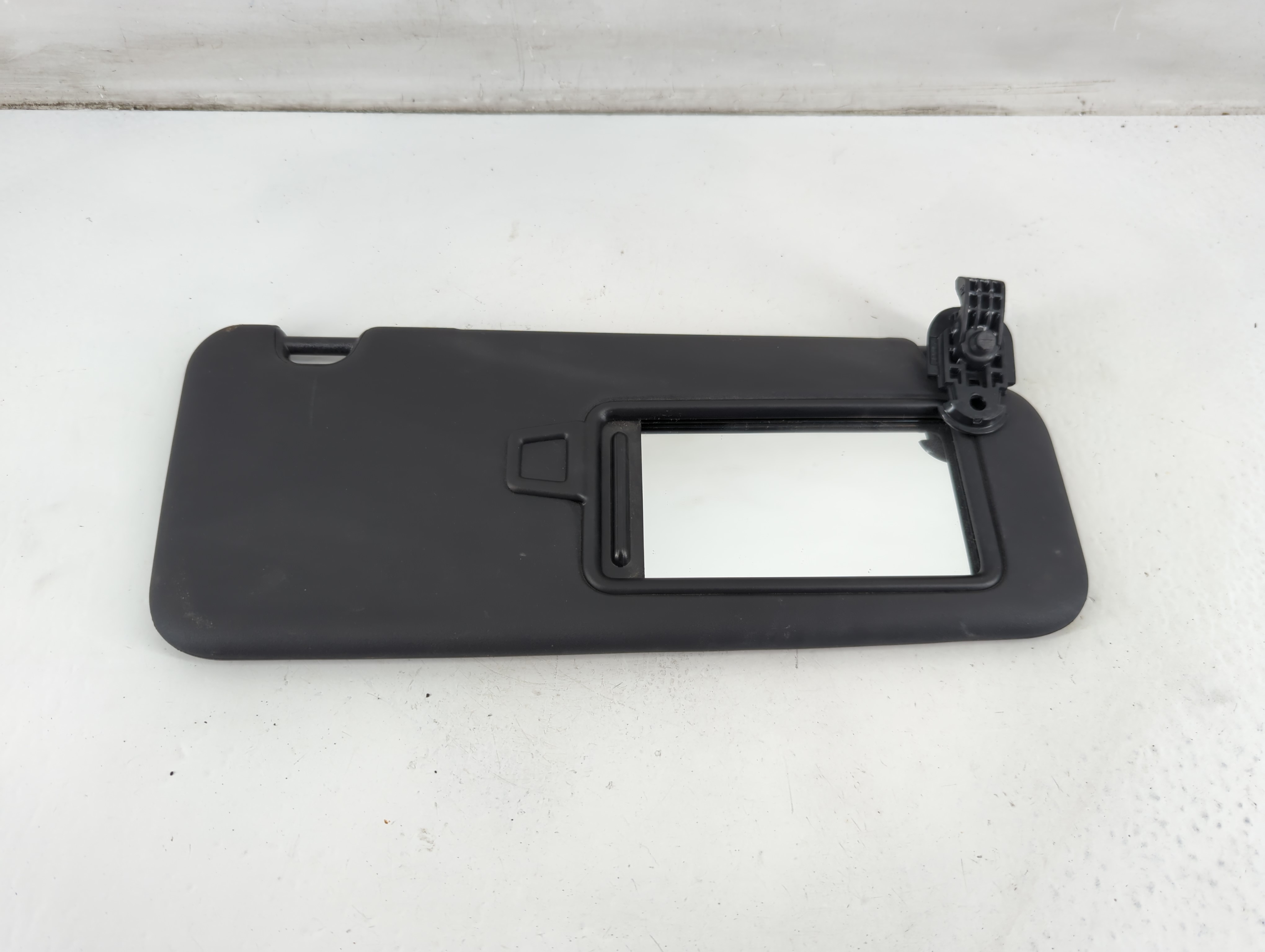 2019-2020 Hyundai Veloster Passenger Sun Visor Mirror Right Sunvisor 1095806 - Oemusedautoparts1.com