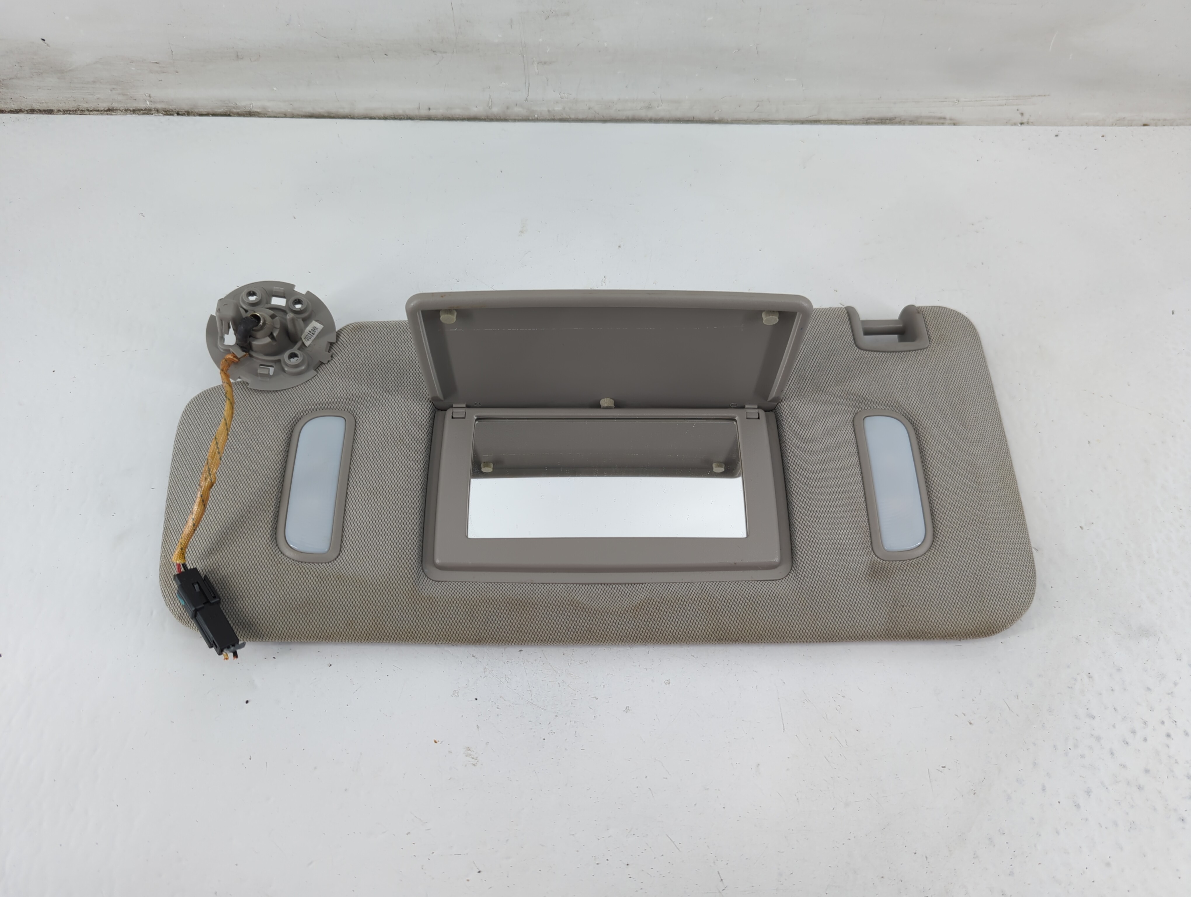 2013-2021 Buick Encore Driver Sun Visor Mirror Left Sunvisor Light Gray 1095825 - Oemusedautoparts1.com