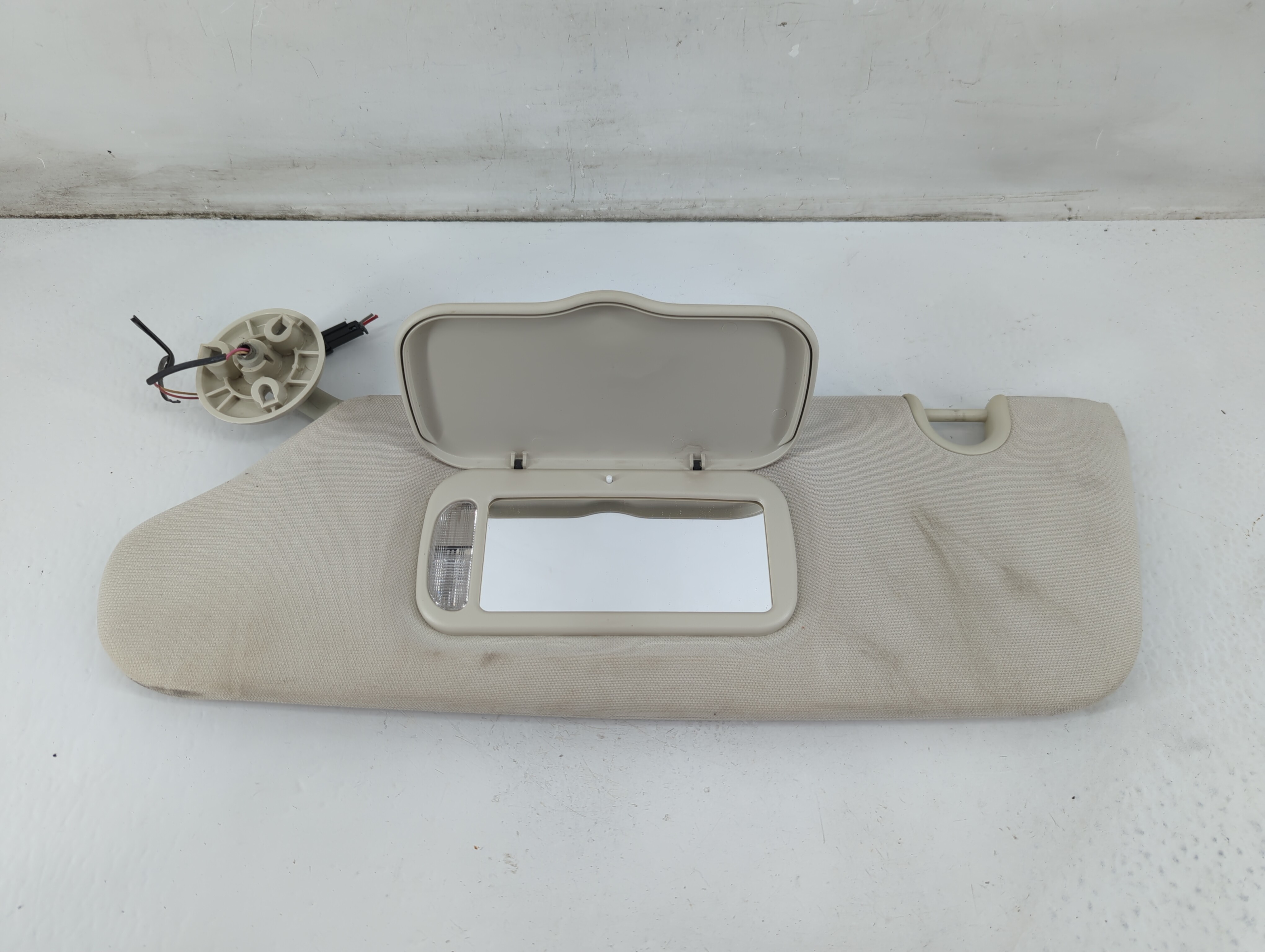 Picture of Dodge Caravan Driver Sun Visor Mirror Left Sunvisor Light Grey 1095832