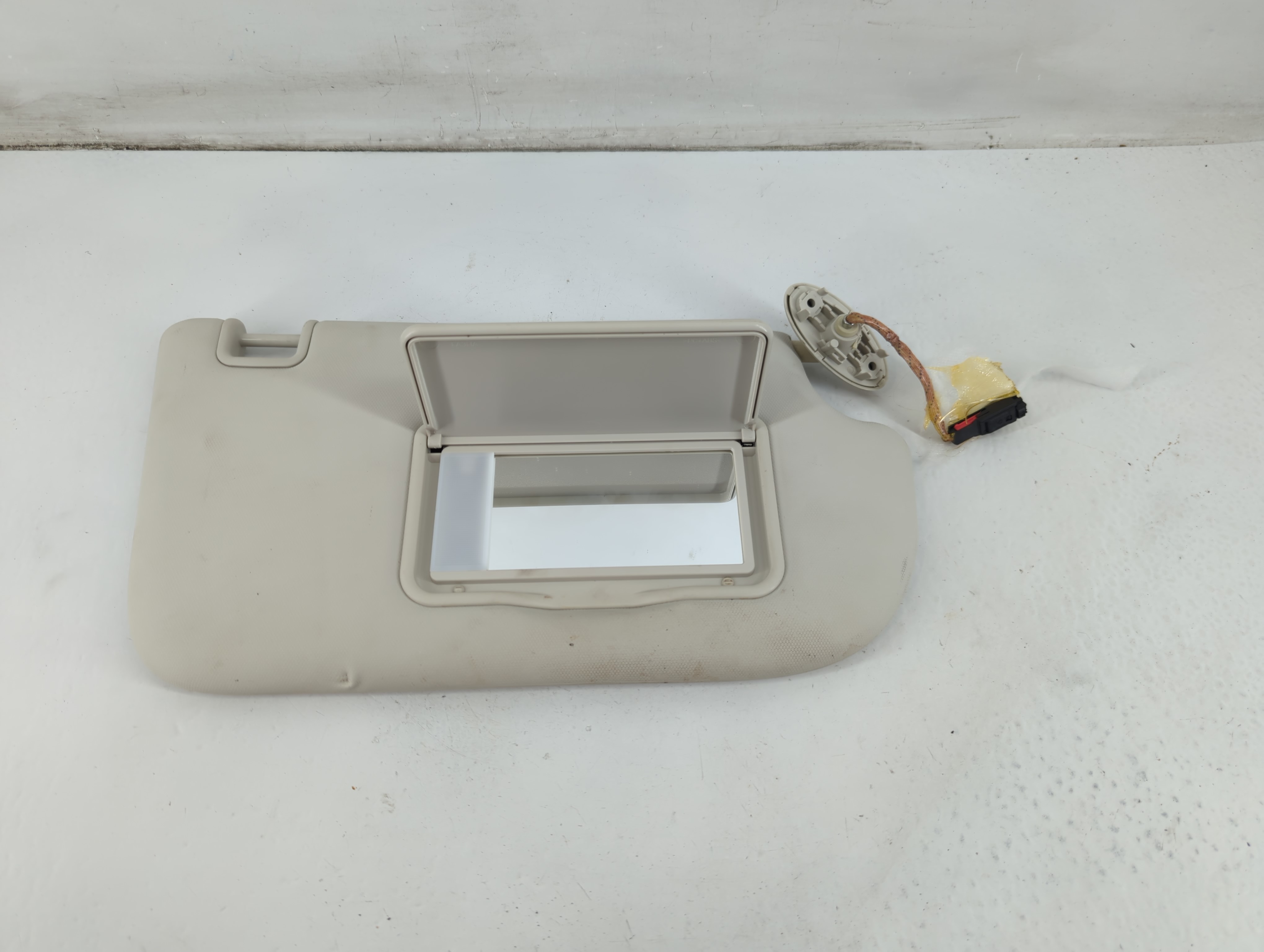 2013-2018 Ford Focus Passenger Sun Visor Mirror Right Sunvisor Grey 1095834 - Oemusedautoparts1.com