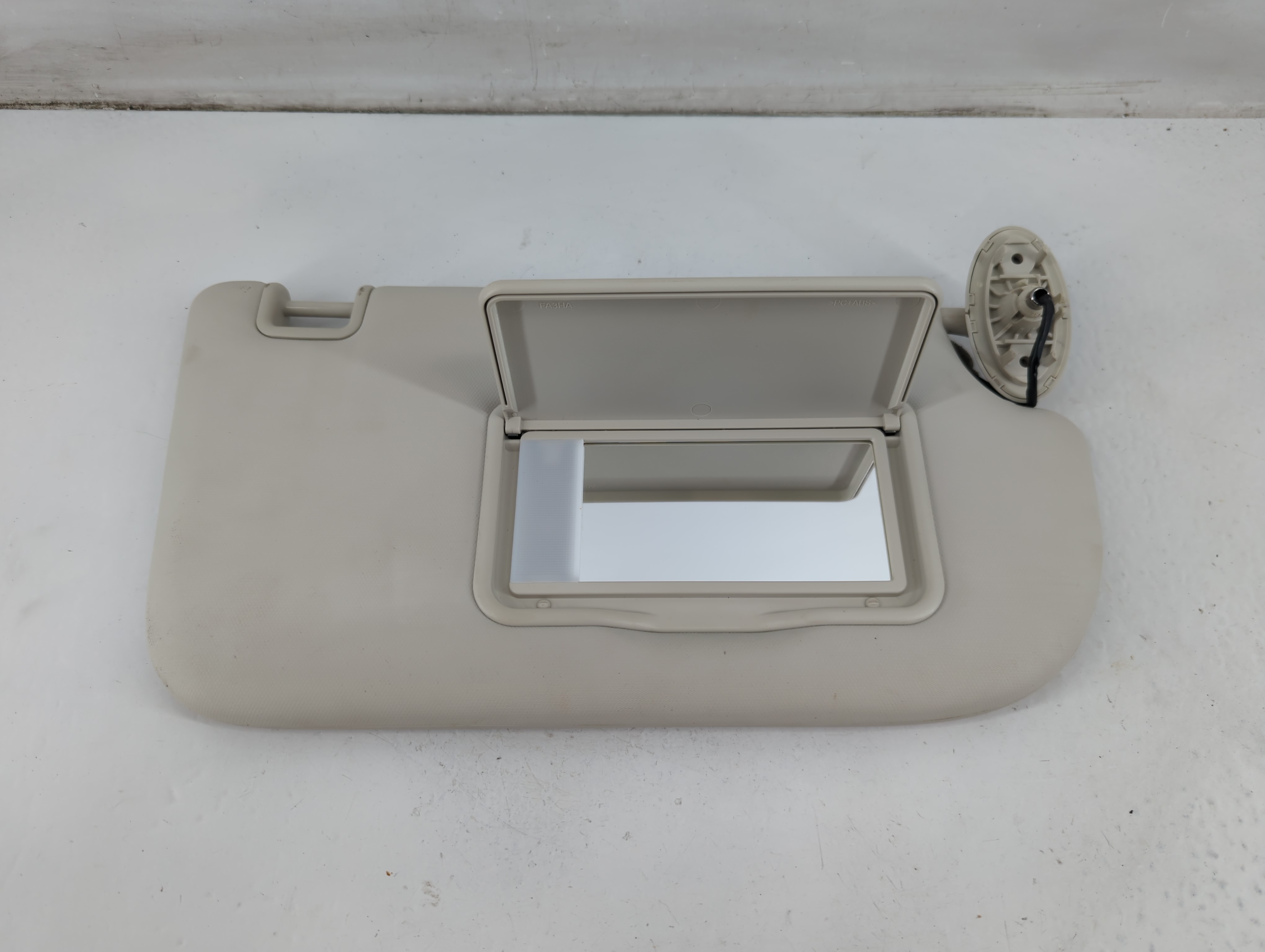 2013-2019 Ford Escape Passenger Sun Visor Mirror Right Sunvisor 1095835 - Oemusedautoparts1.com
