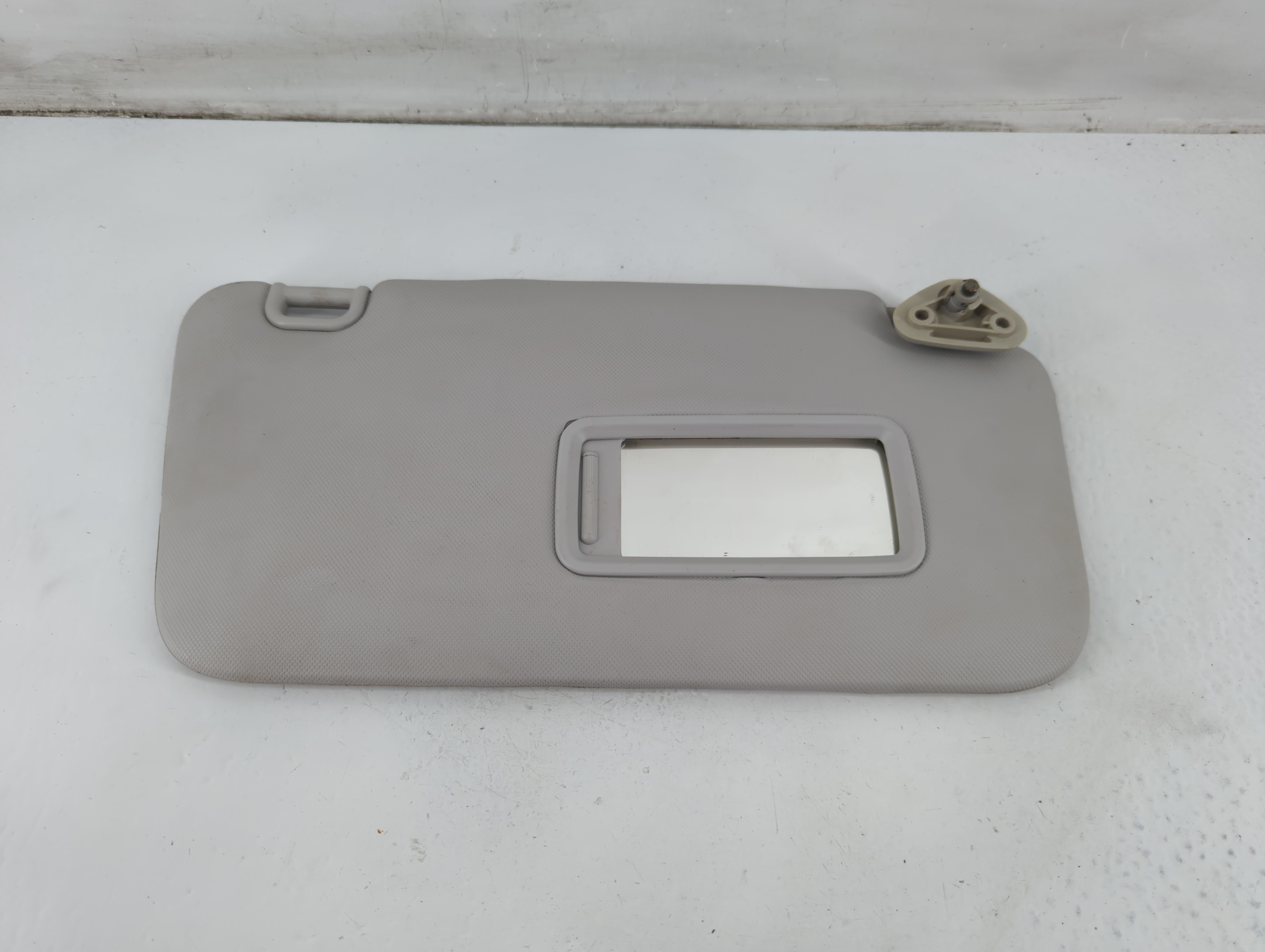 2010 Subaru Forester Passenger Sun Visor Mirror Right Sunvisor Grey 1095853 - Oemusedautoparts1.com
