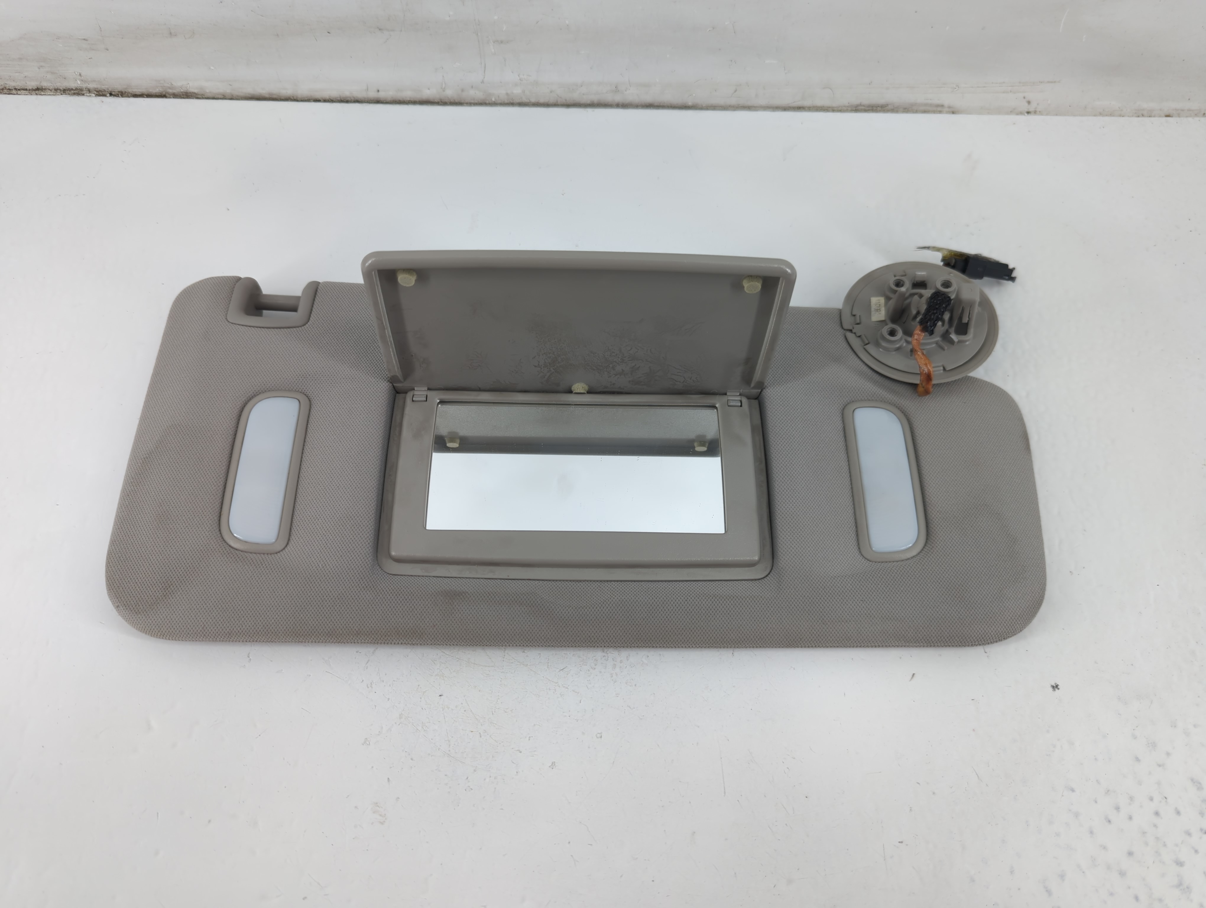 2007-2017 Gmc Acadia Passenger Sun Visor Mirror Right Sunvisor Grey 1095860 - Oemusedautoparts1.com