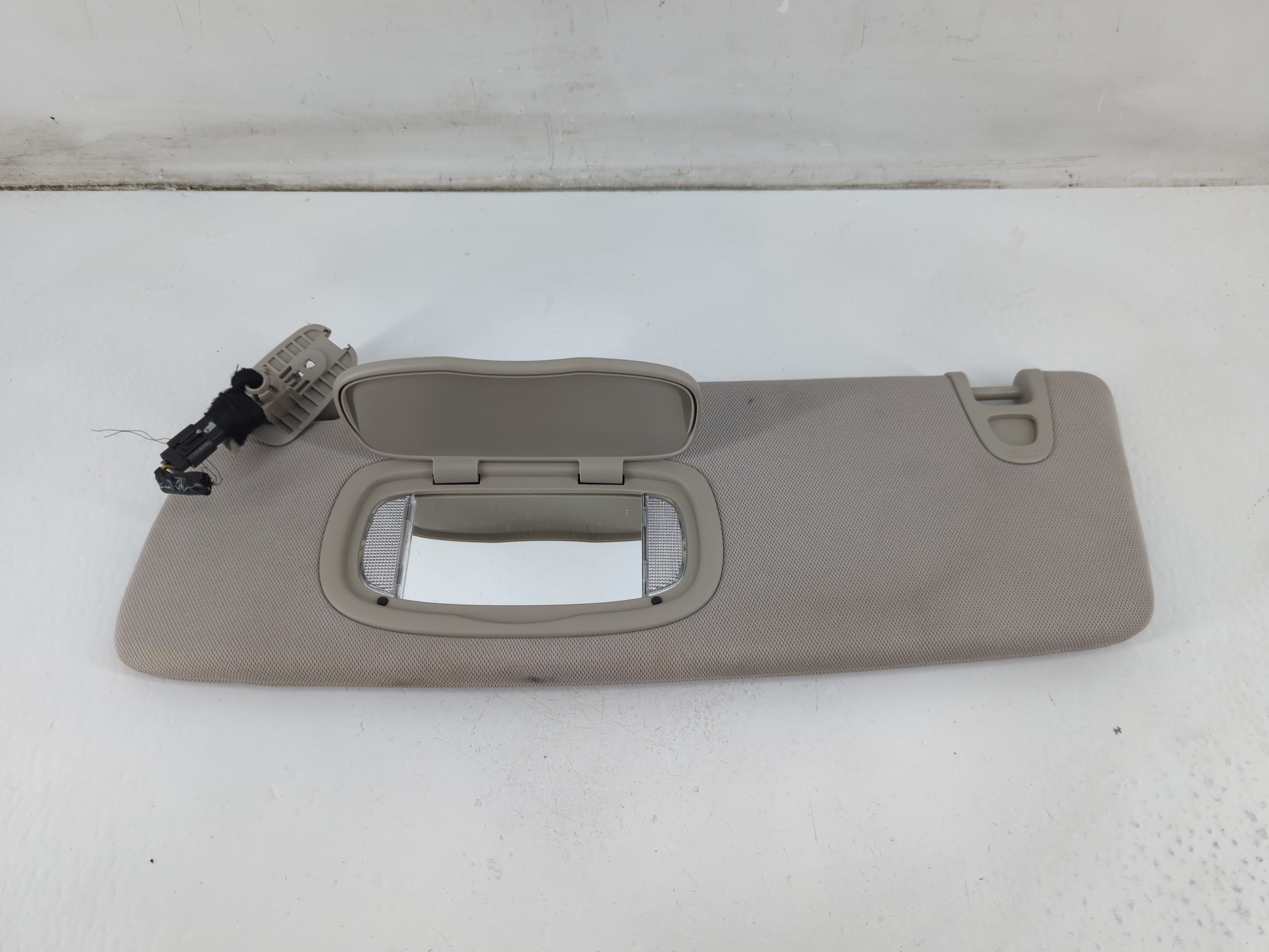 2017-2020 Chrysler Pacifica Driver Sun Visor Mirror Left Sunvisor Gray 1095879 - Oemusedautoparts1.com