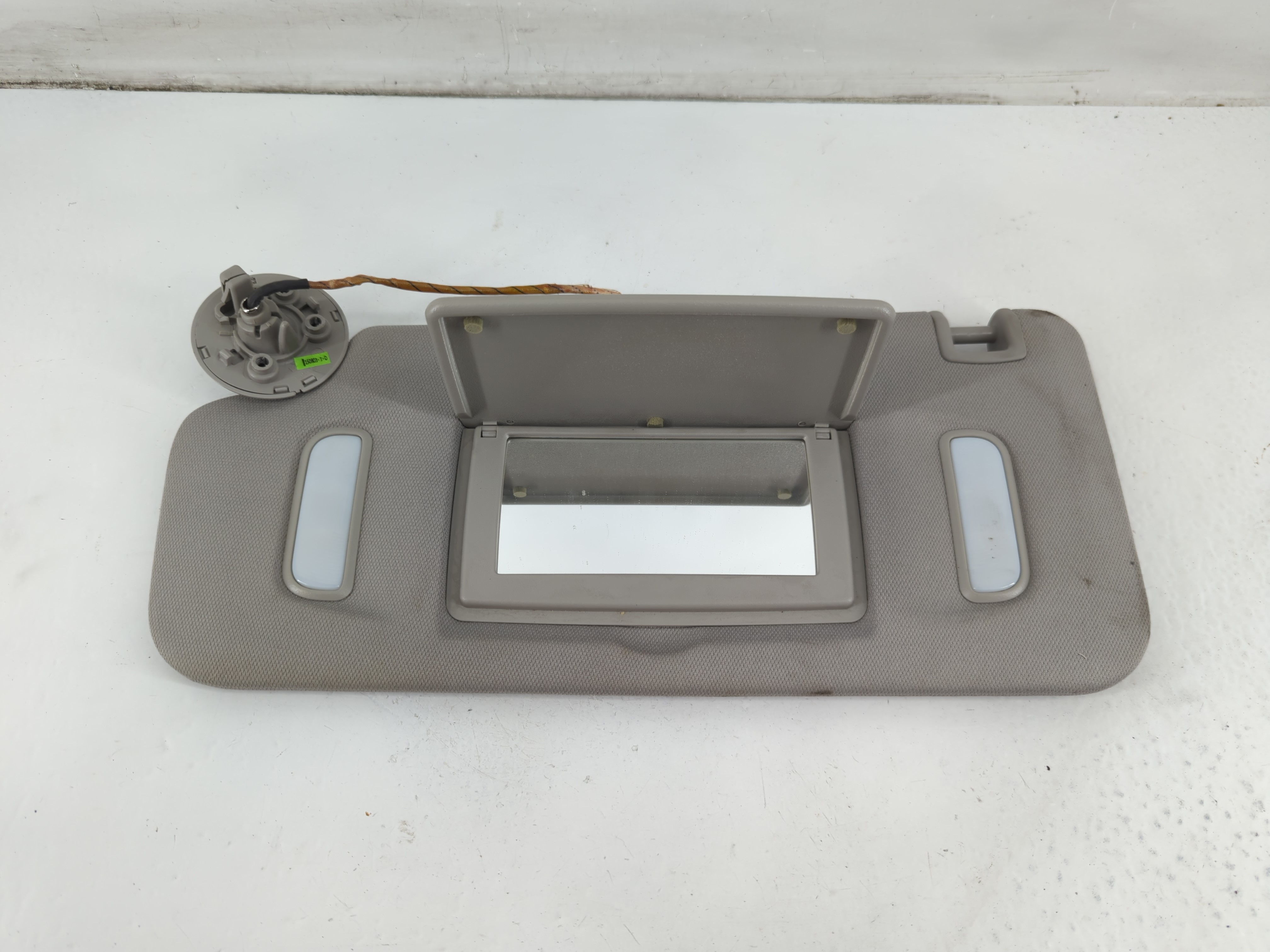 2010-2017 Chevrolet Equinox Driver Sun Visor Mirror Left Sunvisor Grey 1095897 - Oemusedautoparts1.com