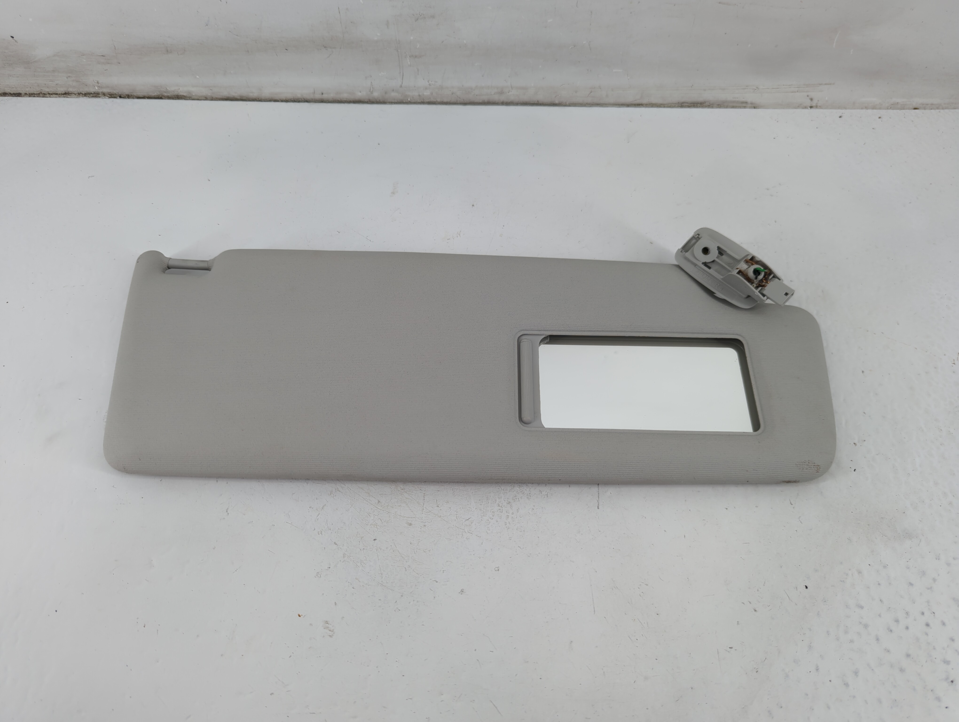 2009-2018 Volkswagen Tiguan Passenger Sun Visor Mirror Right Sunvisor 1095899 - Oemusedautoparts1.com