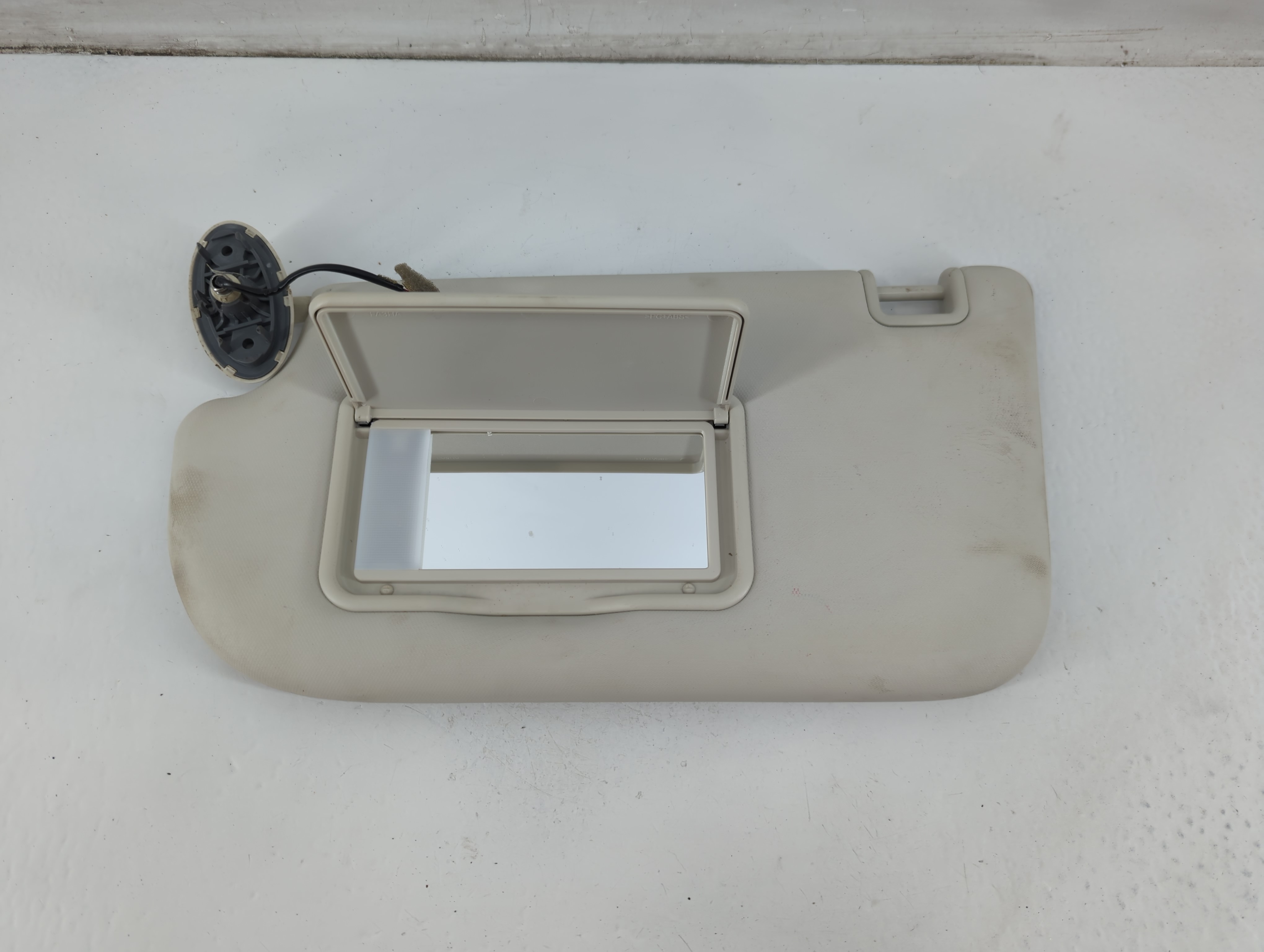 2013-2019 Ford Escape Driver Sun Visor Mirror Left Sunvisor Cream 1095907 - Oemusedautoparts1.com