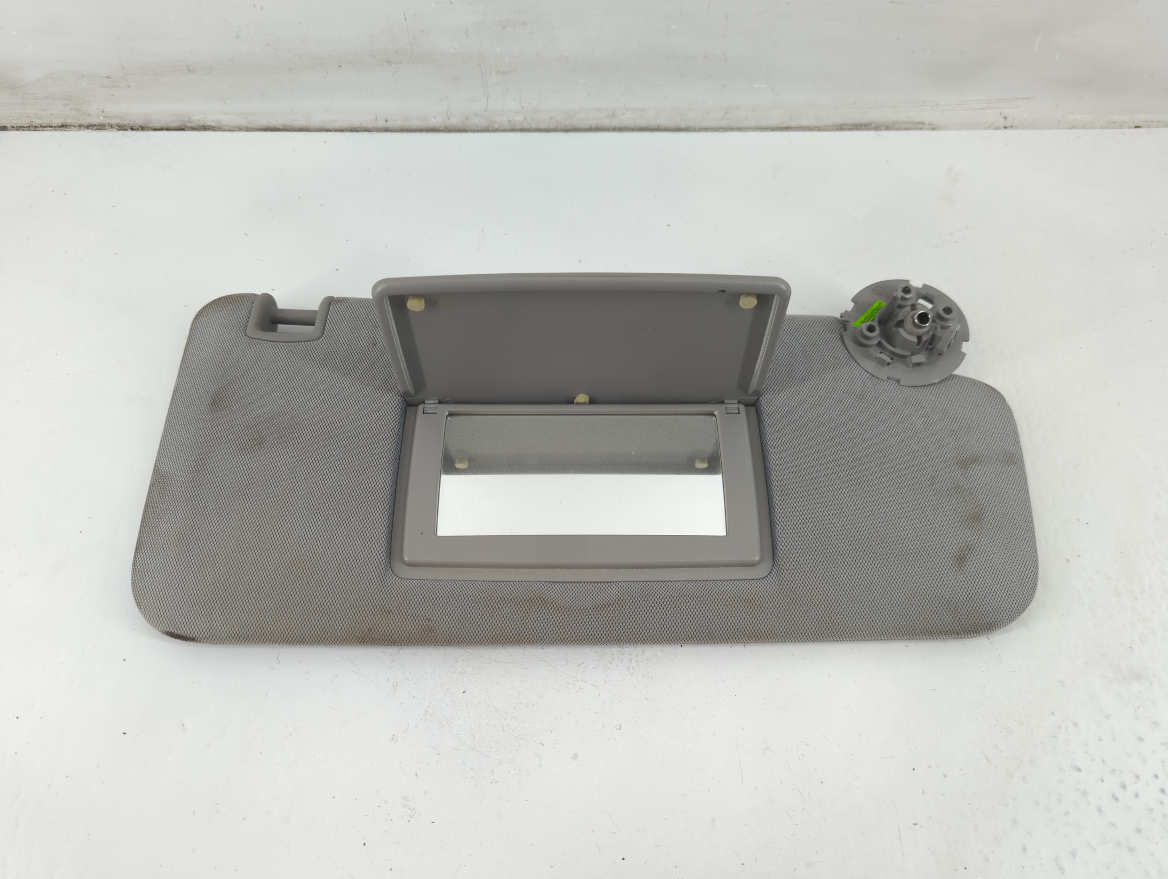 2017-2021 Chevrolet Trax Passenger Sun Visor Mirror Right Sunvisor Gray 1095908 - Oemusedautoparts1.com