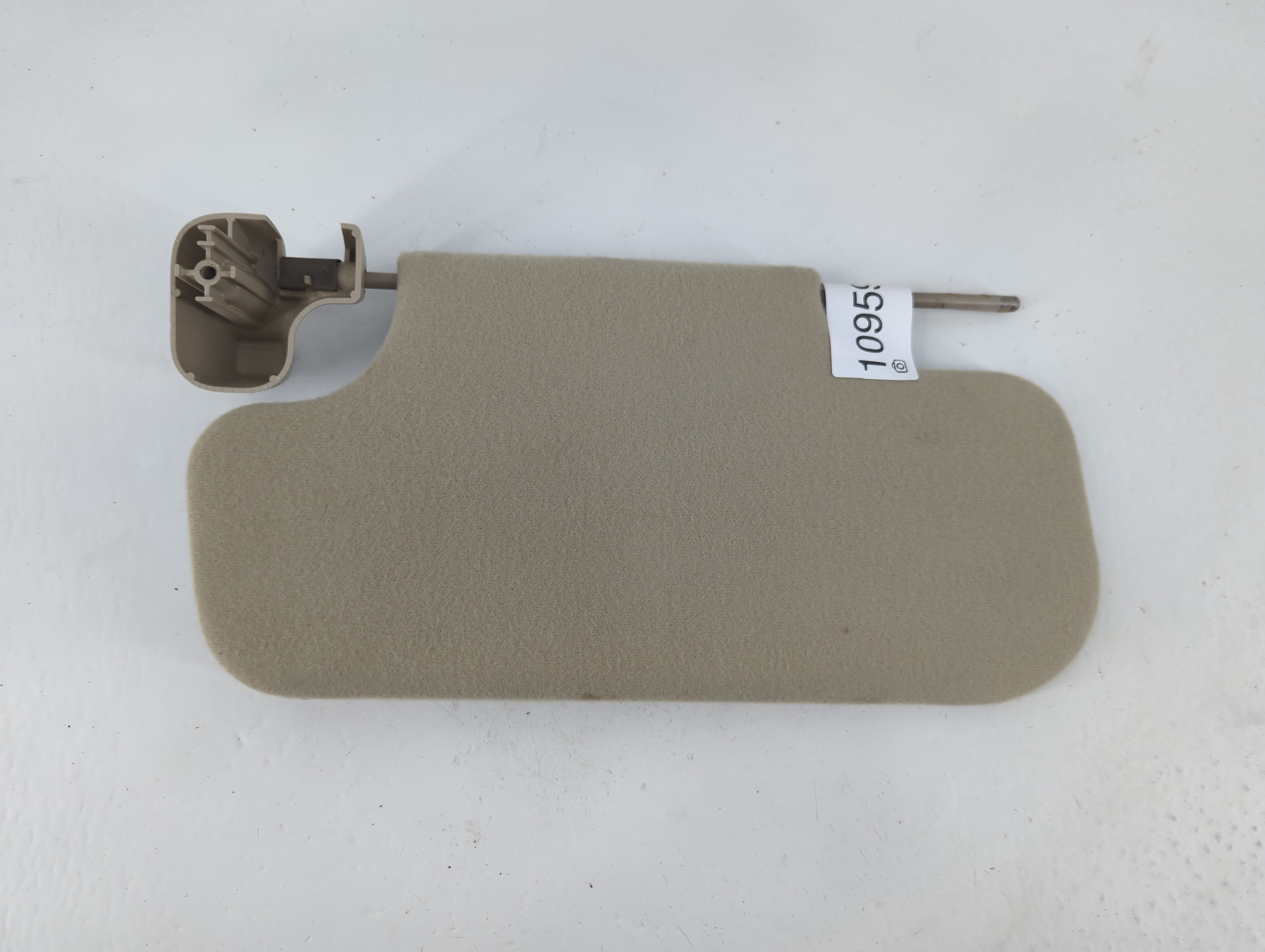2000-2002 Chevrolet Tahoe Passenger Sun Visor Mirror Right Sunvisor 1095917 - Oemusedautoparts1.com